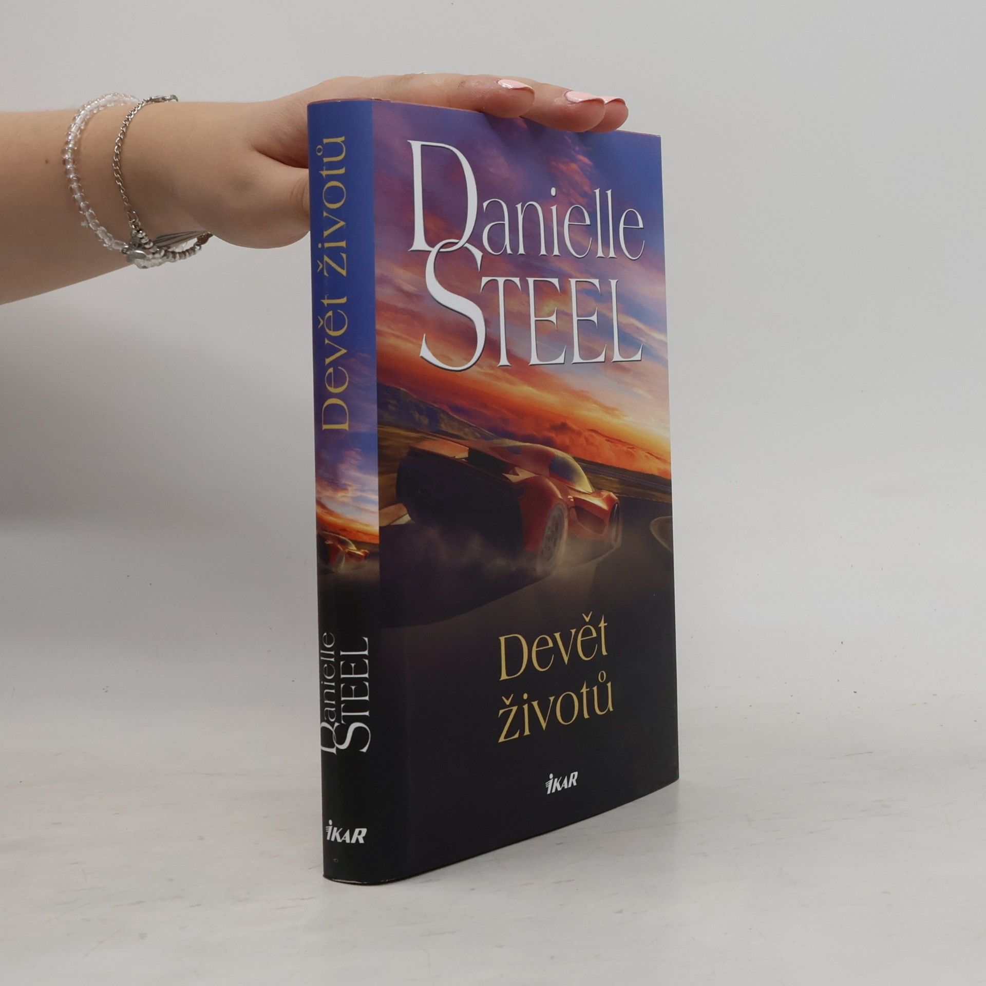 Danielle Steel Devět životů