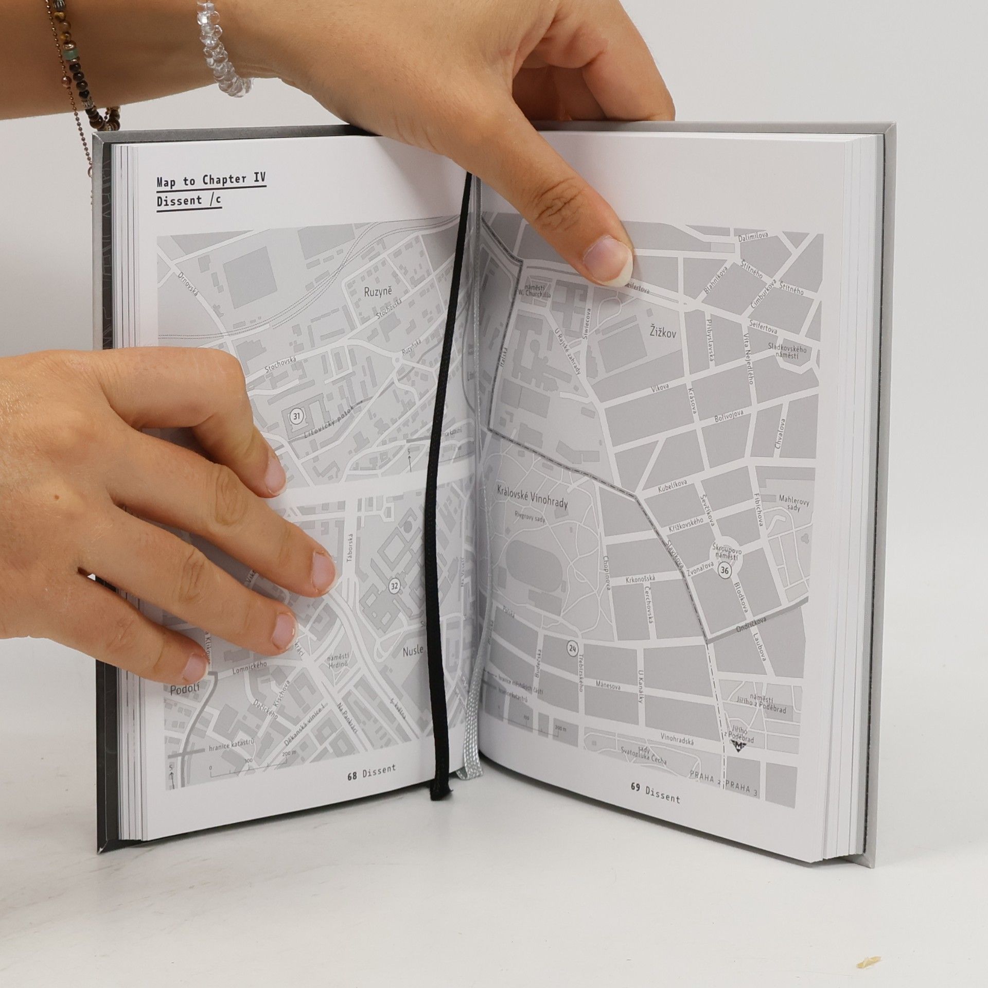 Zdeněk Lukeš Václav Havel's Prague : a guide to buildings and places with a role in the life of the playwright, dissident and president