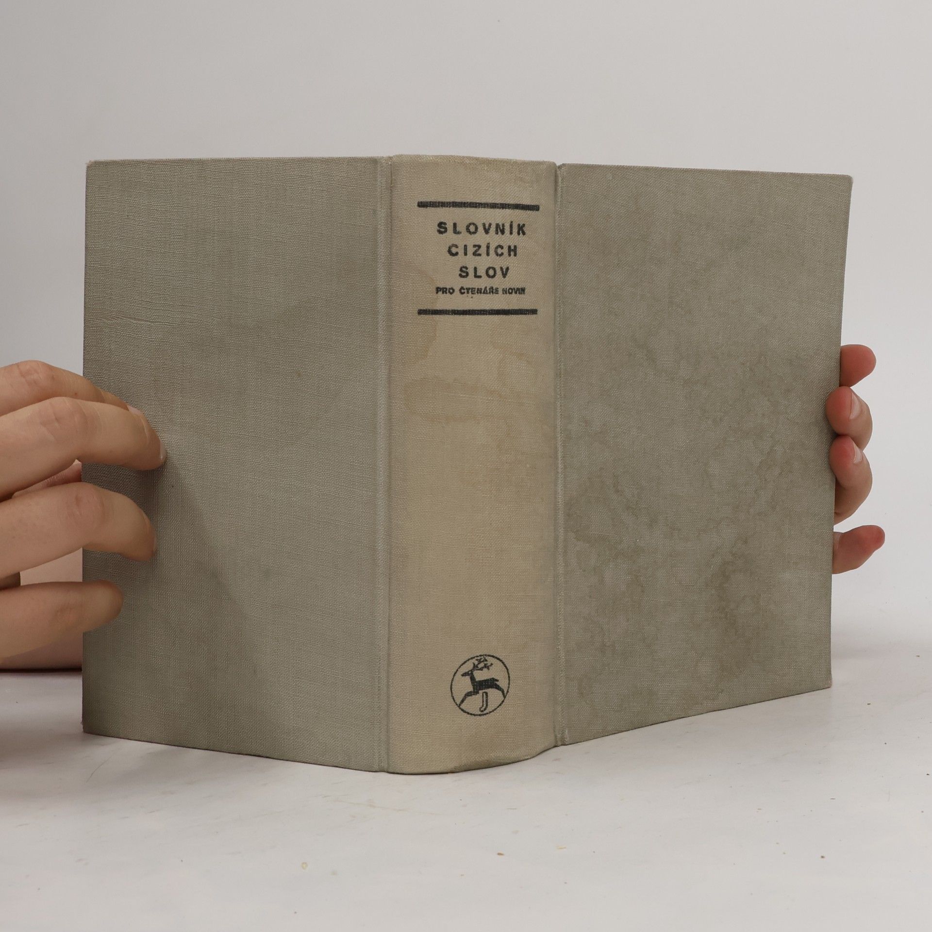 Karel Tauš Slovník cizích slov, zkratek, novinářských šifer, pseudonymů a časopisů pro čtenáře novin