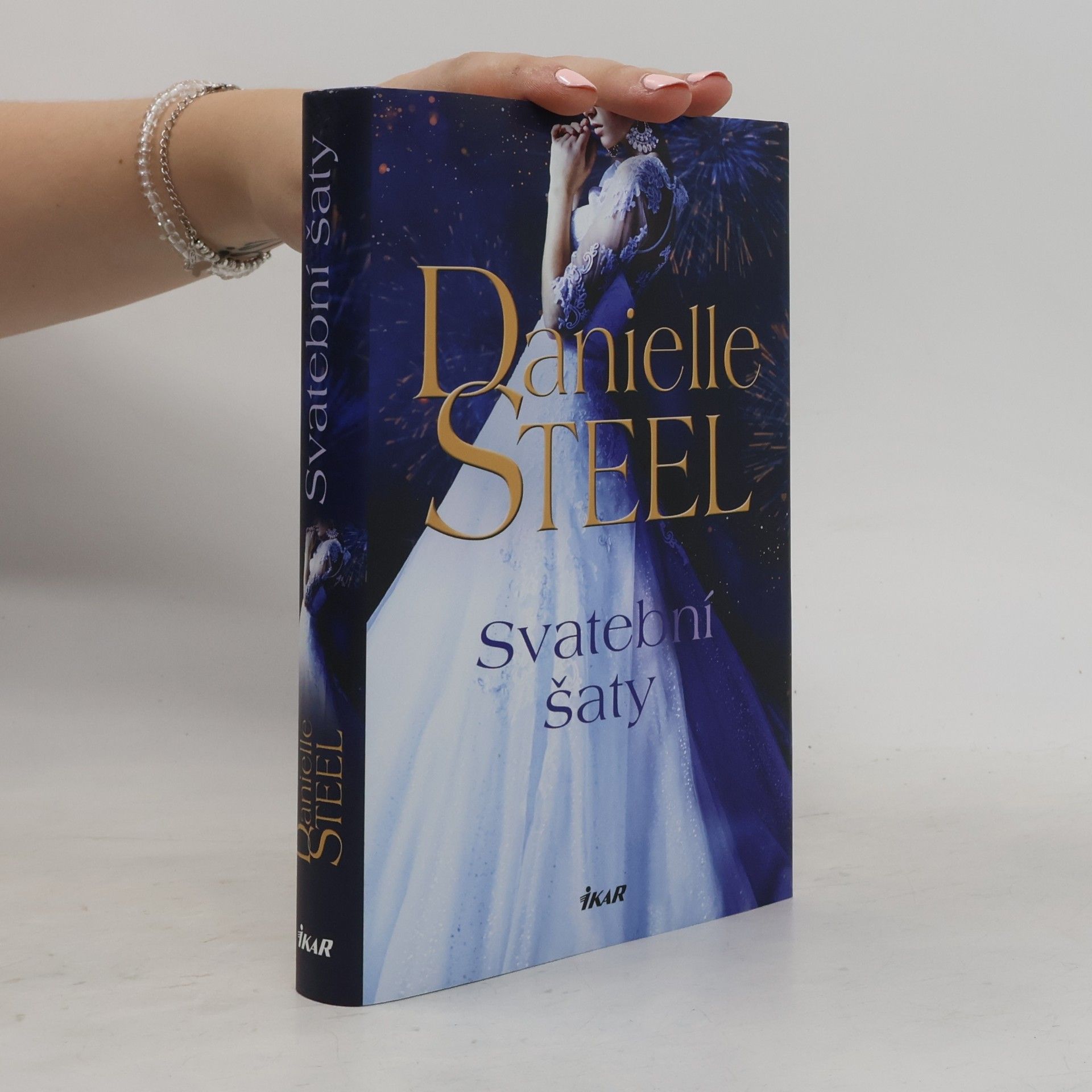 Danielle Steel Svatební šaty