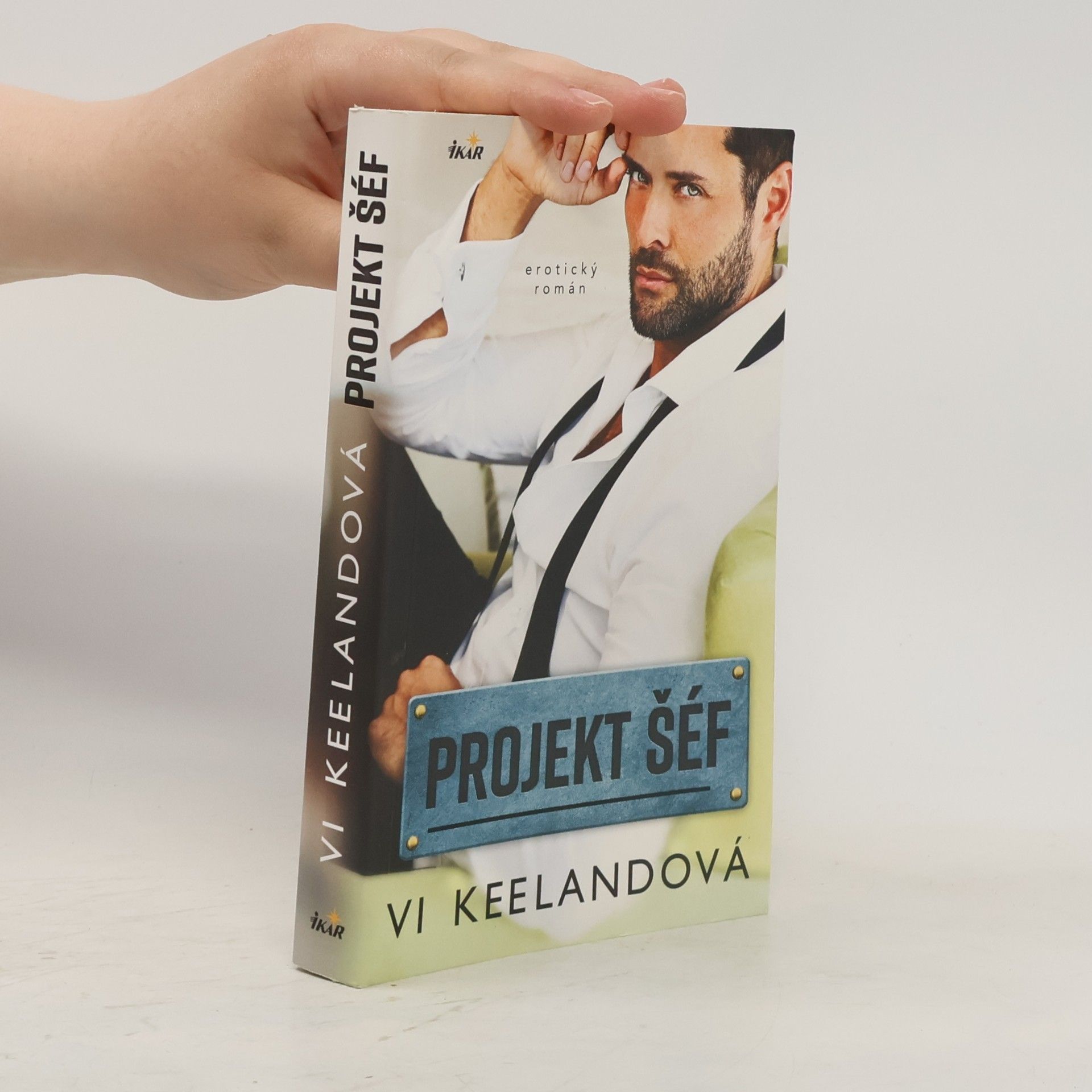Vi Keeland Projekt šéf