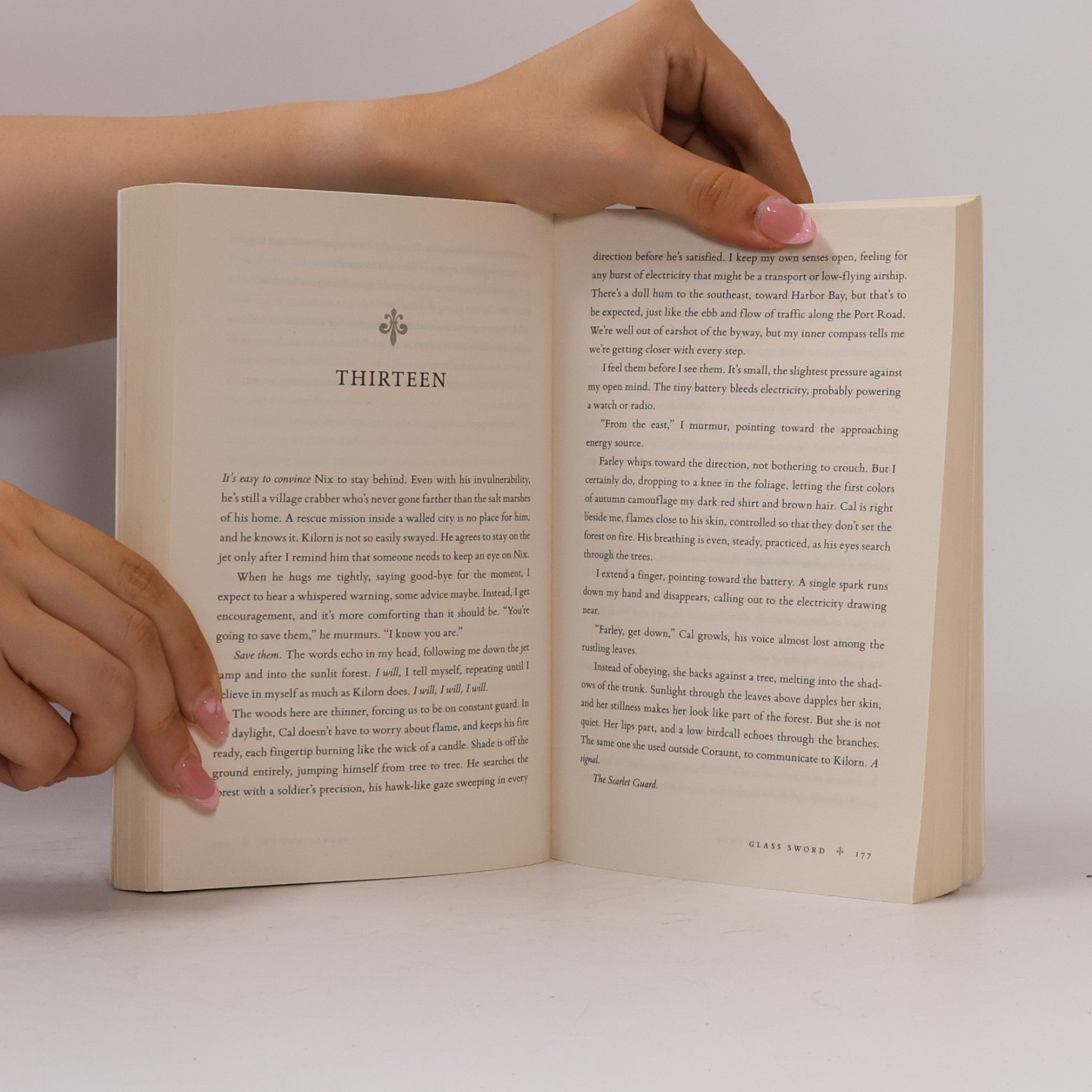 Victoria Aveyard Glass sword
