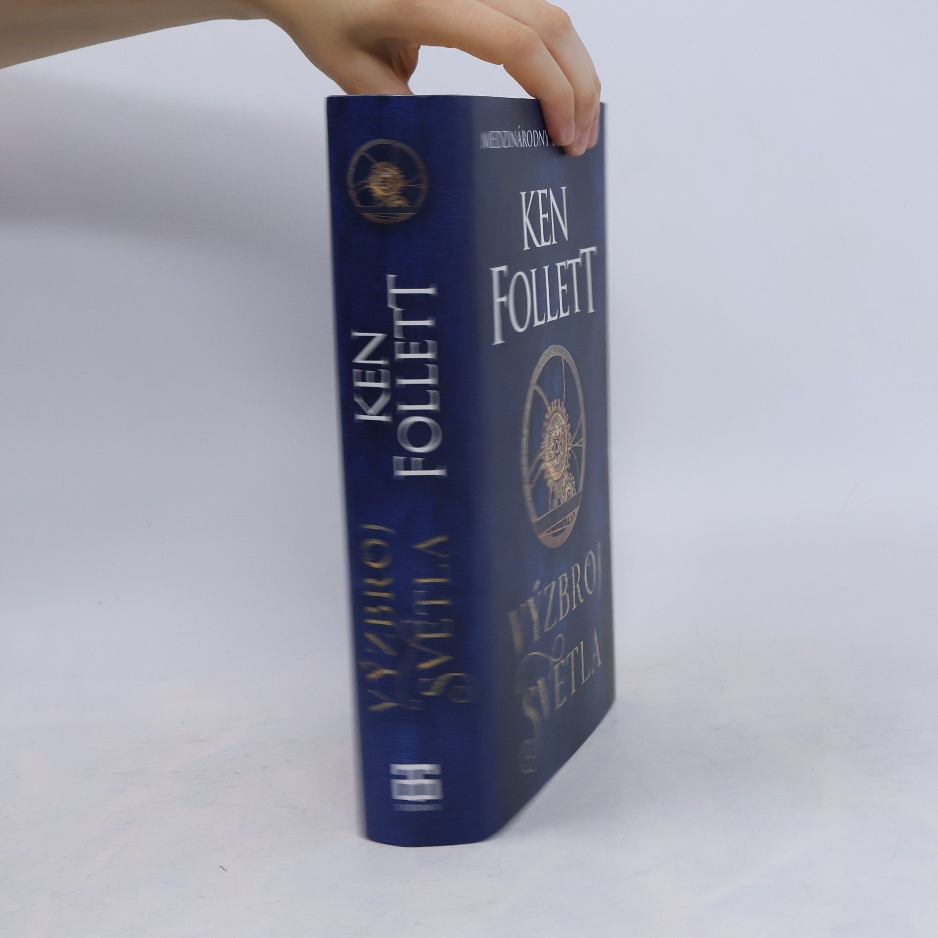 Ken Follett Výzbroj svetla