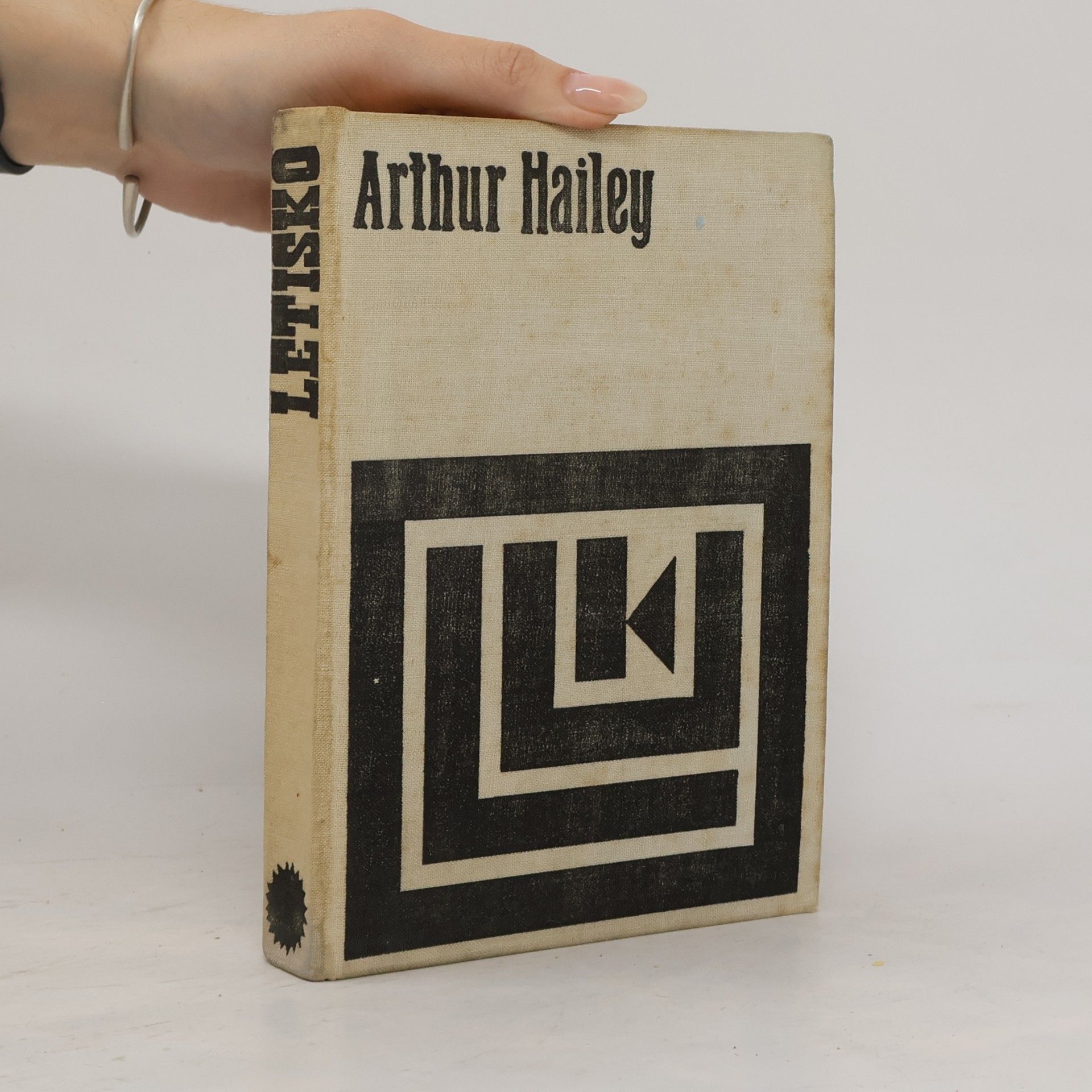 Arthur Hailey Letisko