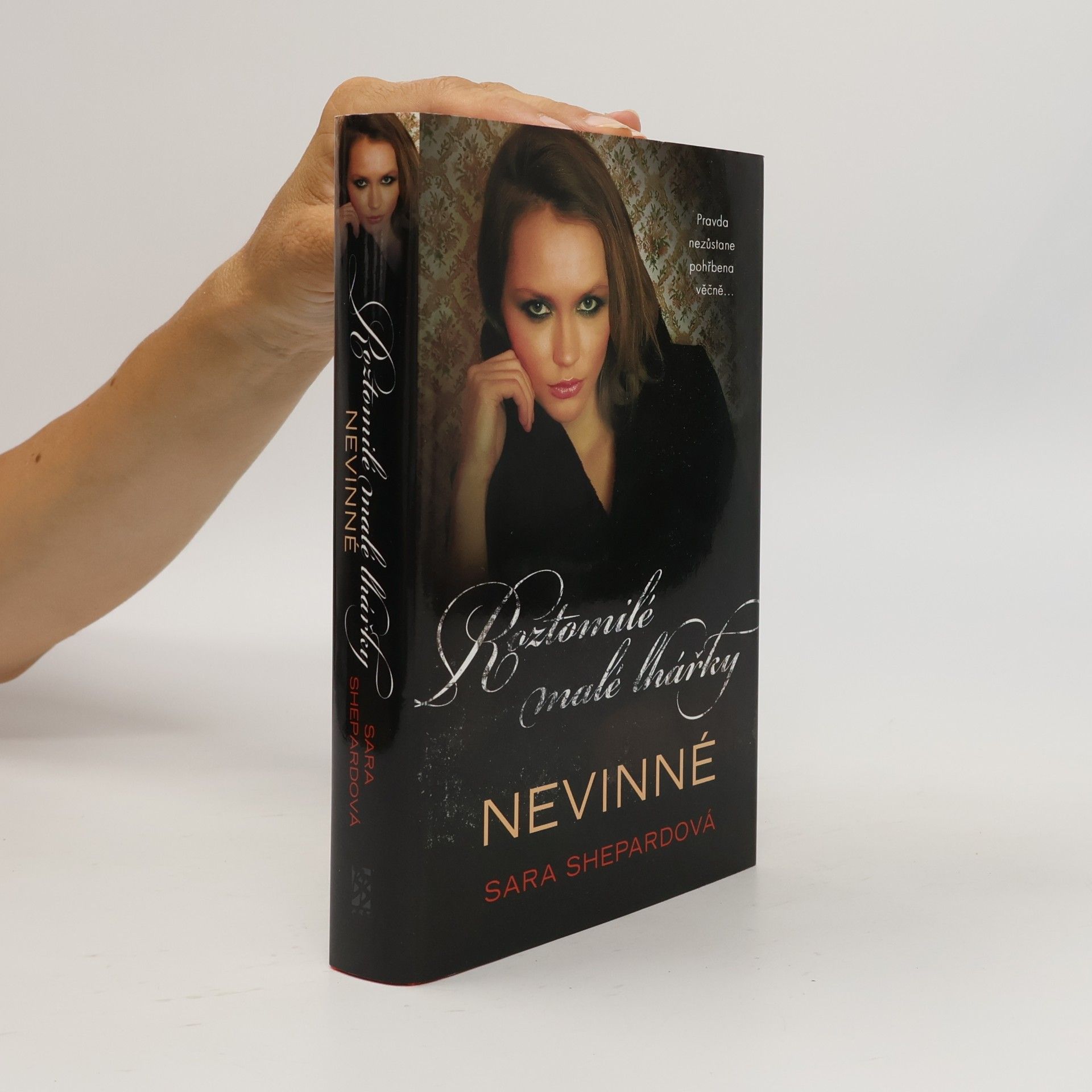 Sara Shepard Roztomilé malé lhářky. Nevinné