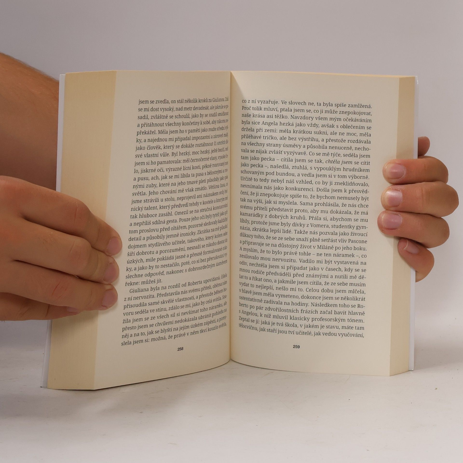 Elena Ferrante Prolhaný život dospělých