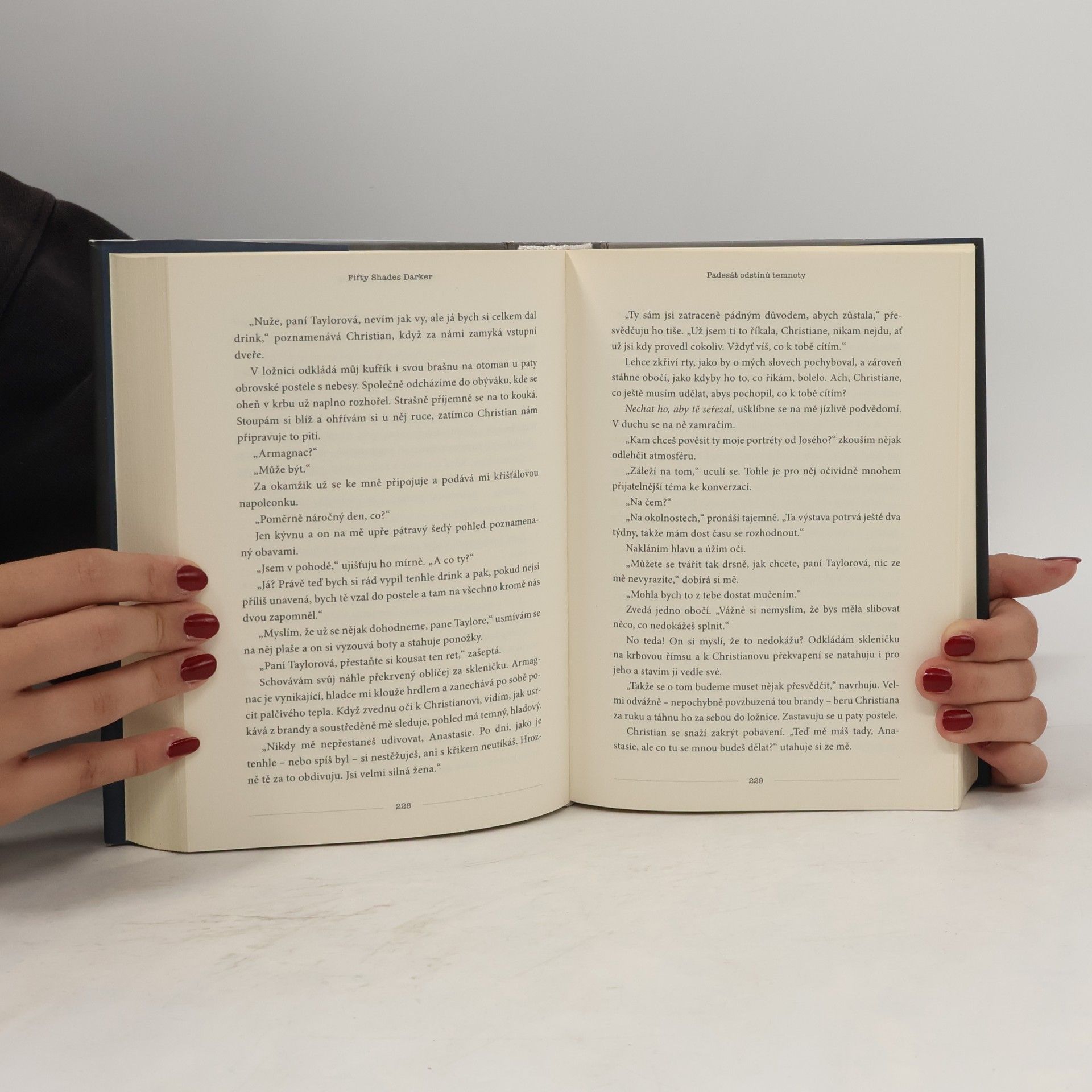 E. L. James Padesát odstínů temnoty