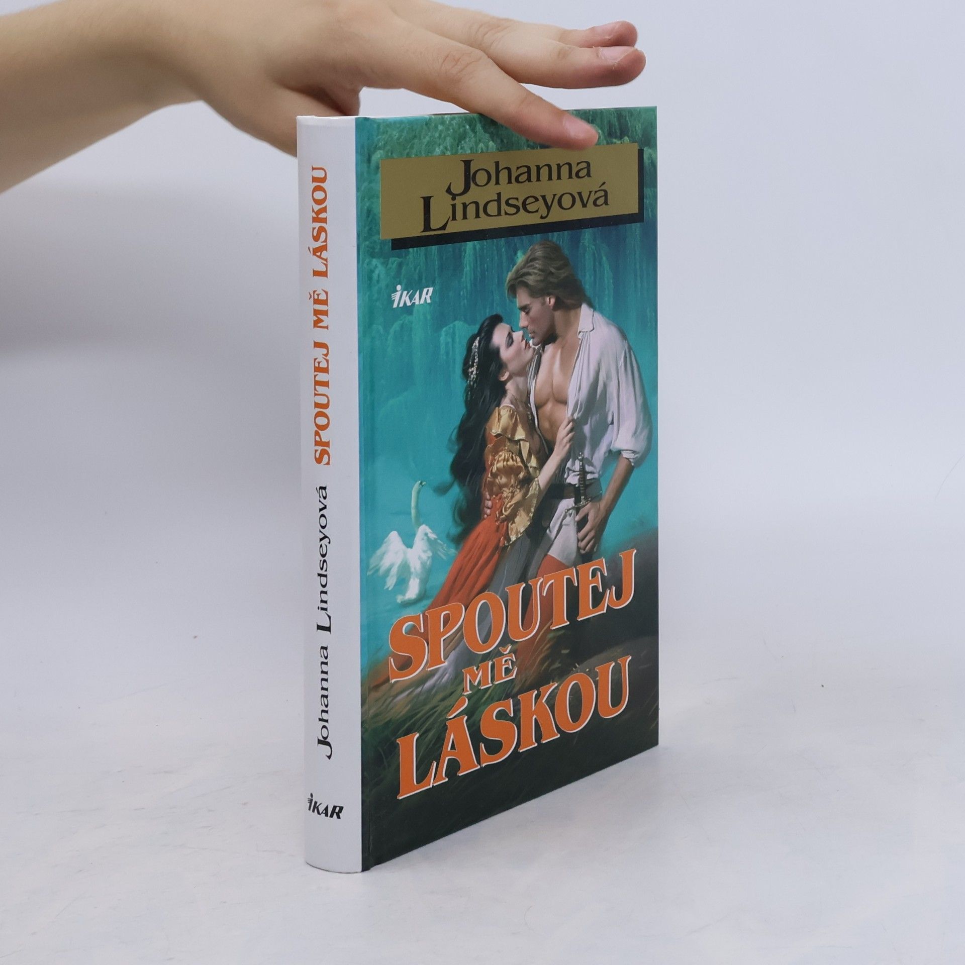 Johanna Lindsey Spoutej mě láskou