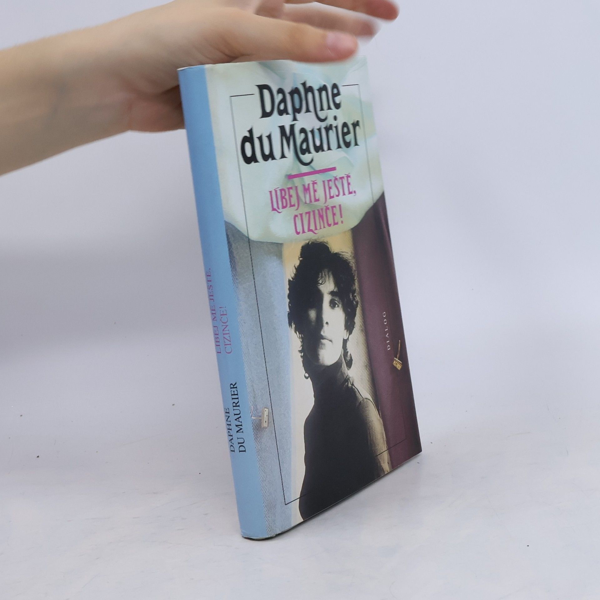 Daphne du Maurier Líbej mě ještě, cizinče!