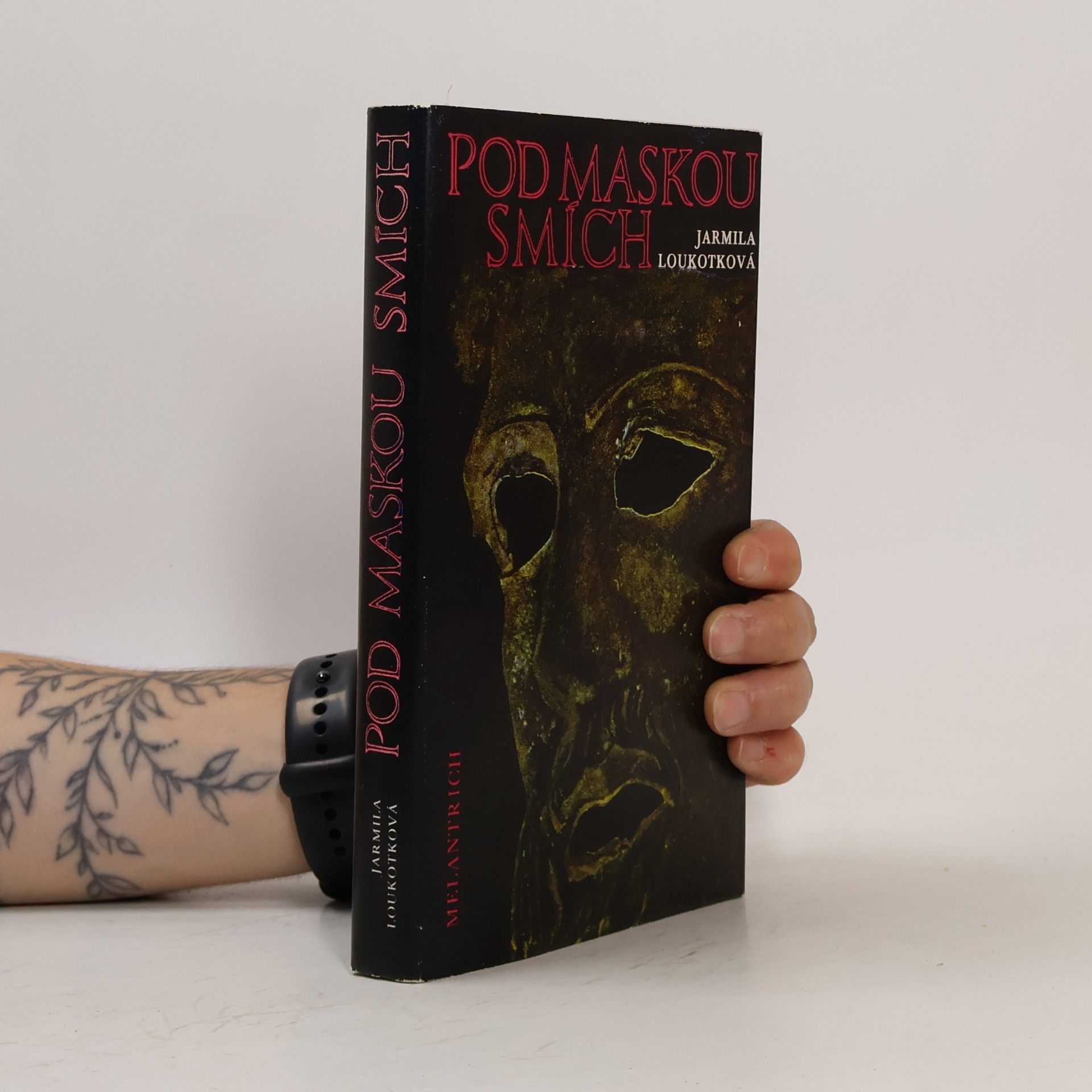 Jarmila Loukotková Pod maskou smích