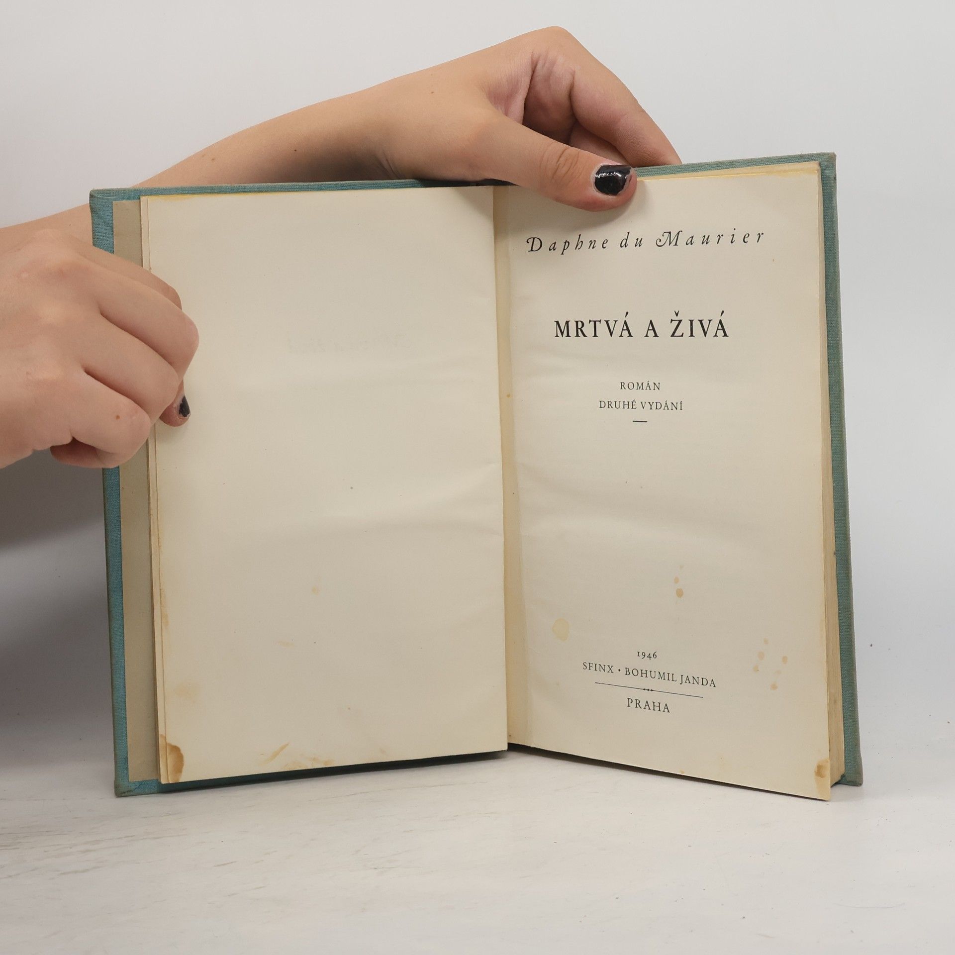 Daphne Du Maurier Mrtvá a živá