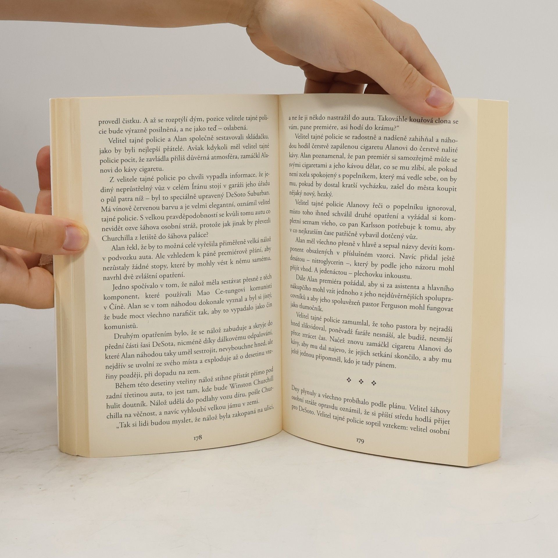Jonas Jonasson Stoletý stařík, který vylezl z okna a zmizel