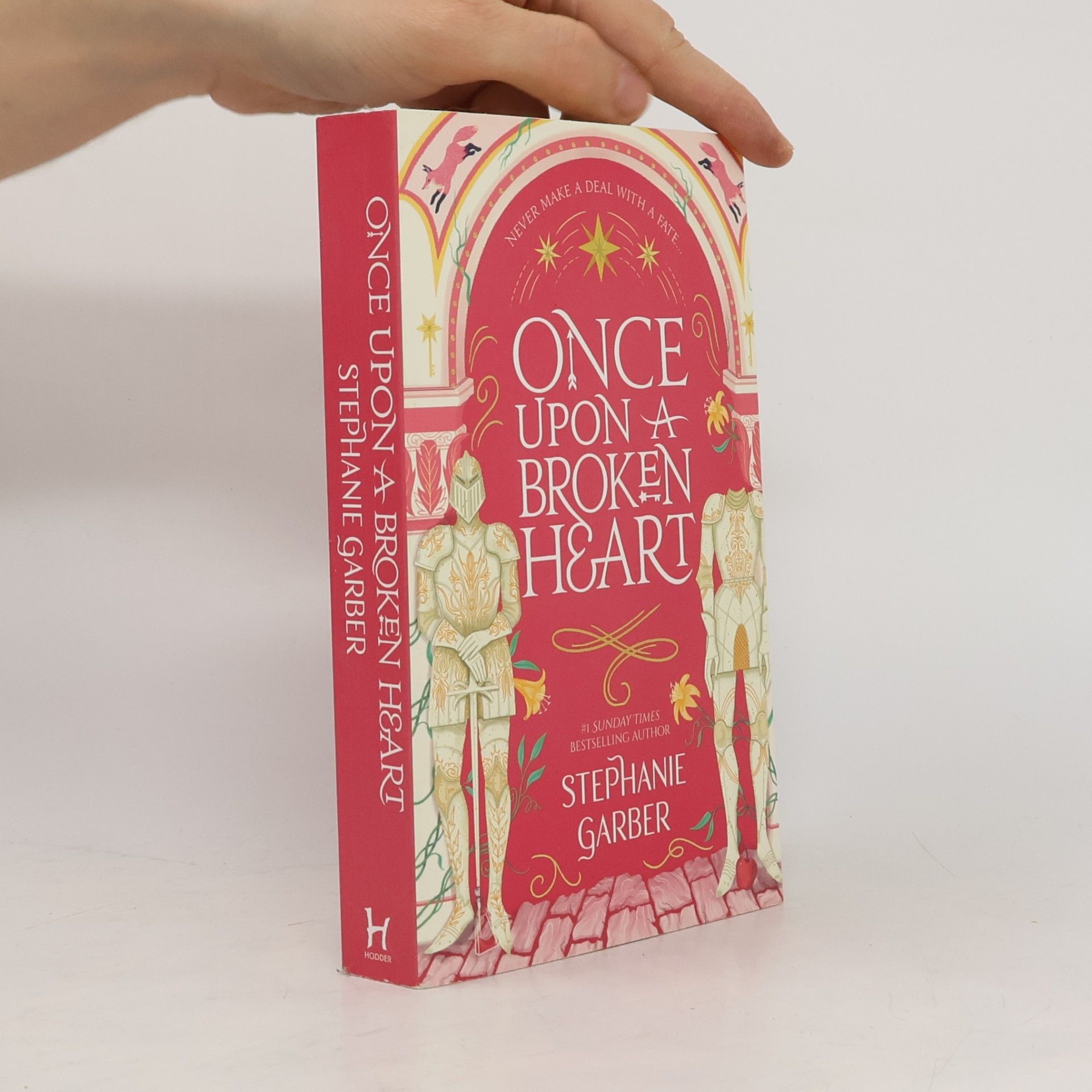 Stephanie Garber Once upon a broken heart