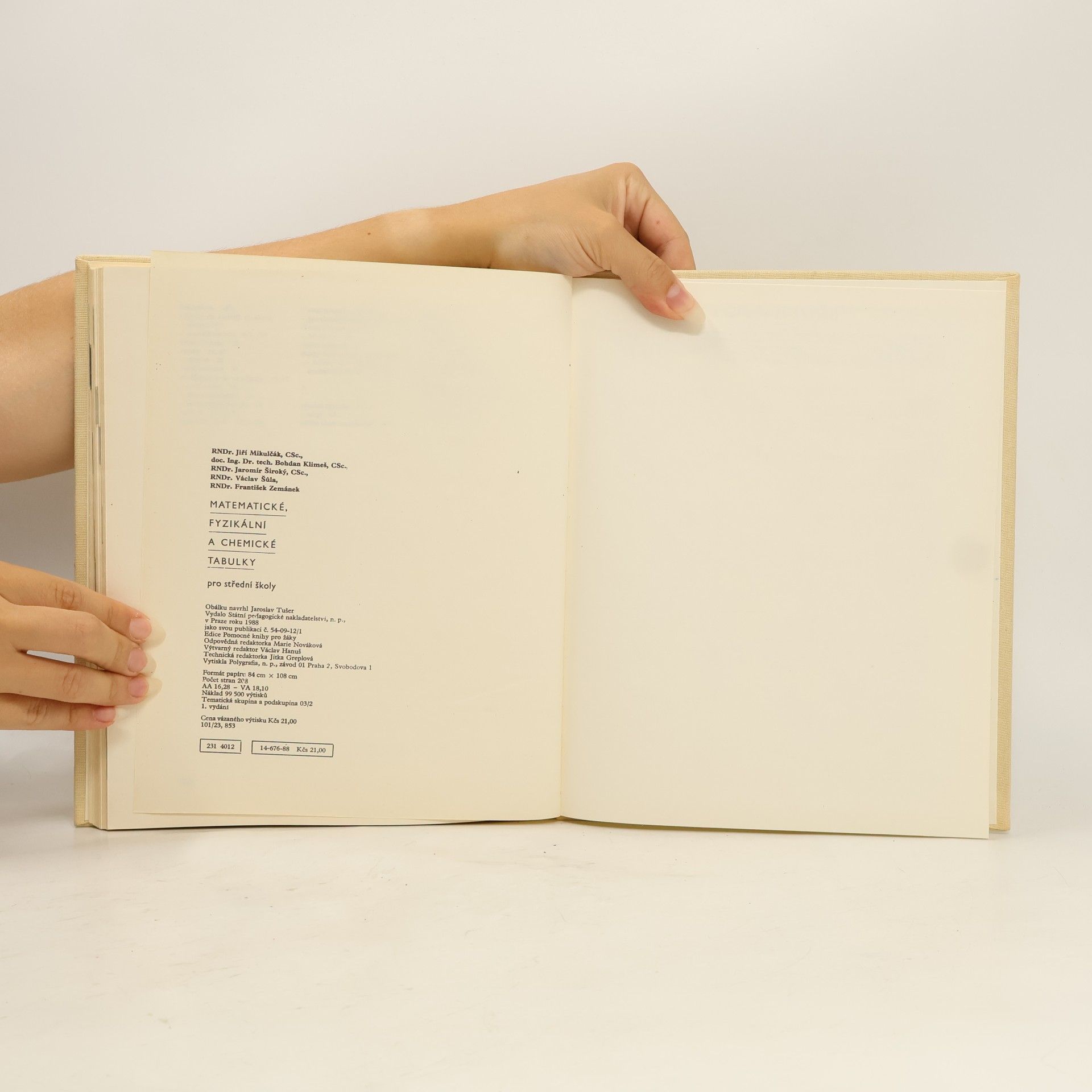 Collectif d'auteurs Matematické, fyzikální a chemické tabulky pro střední školy