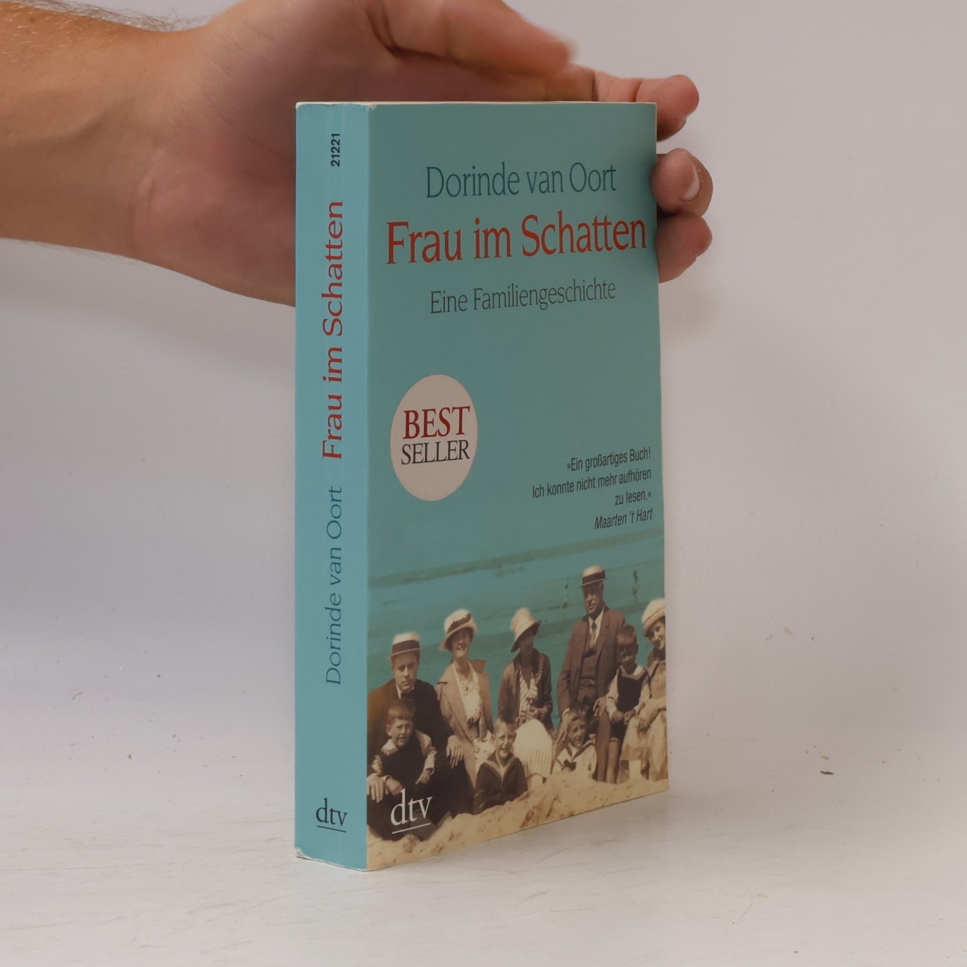 Dorinde van Oort Frau im Schatten
