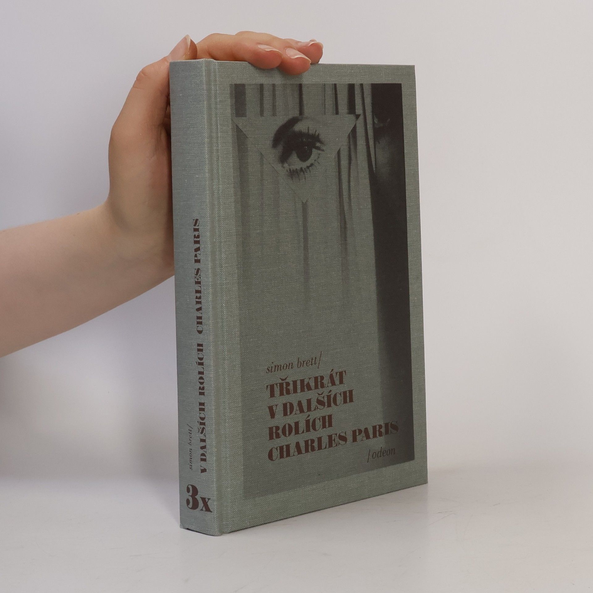 Simon Brett Třikrát v dalších rolích Charles Paris