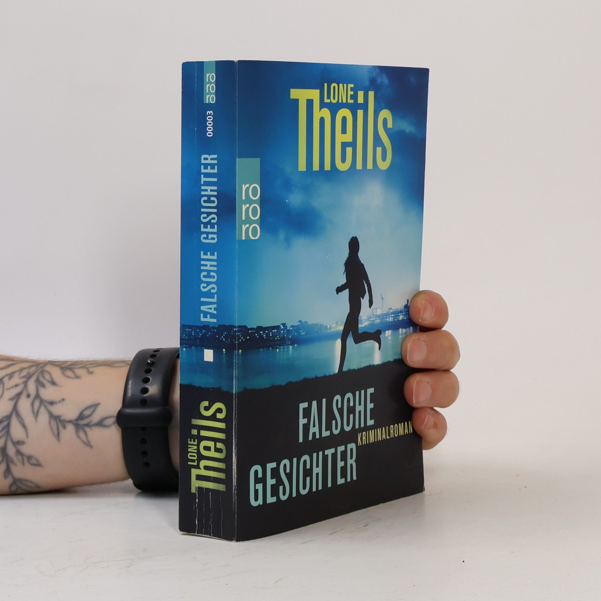 Lone Theils Falsche Gesichter