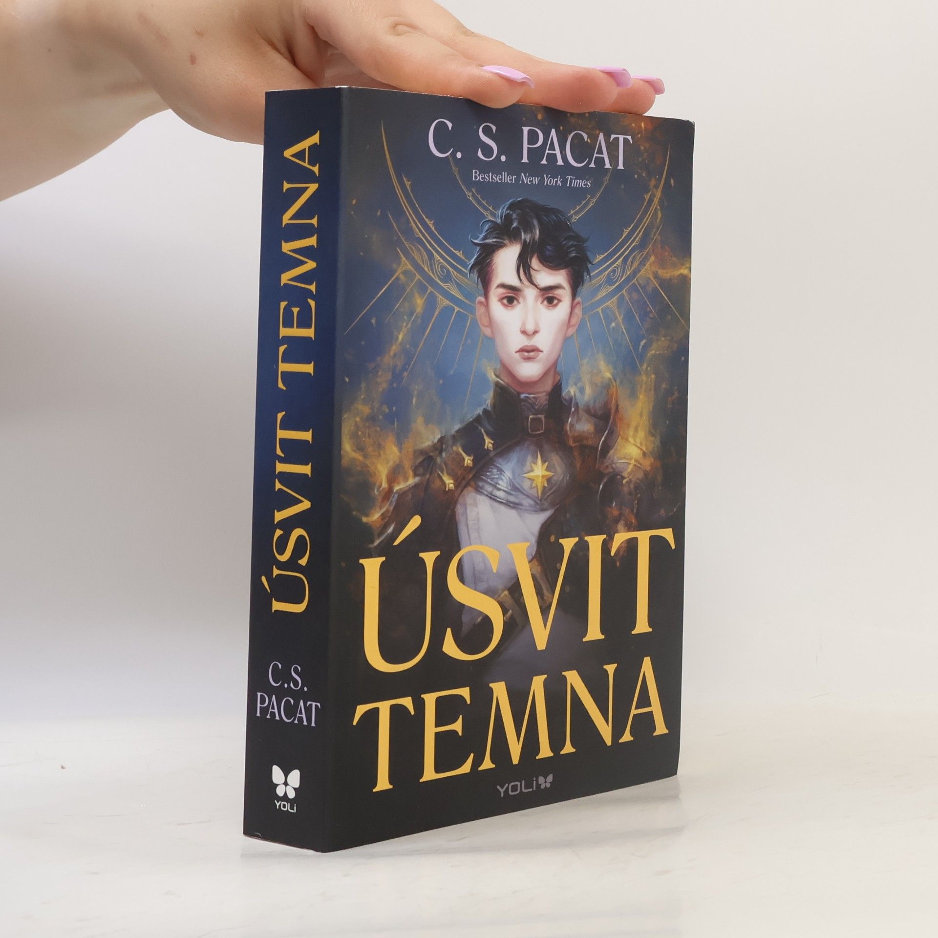 C. S. Pacat Úsvit temna