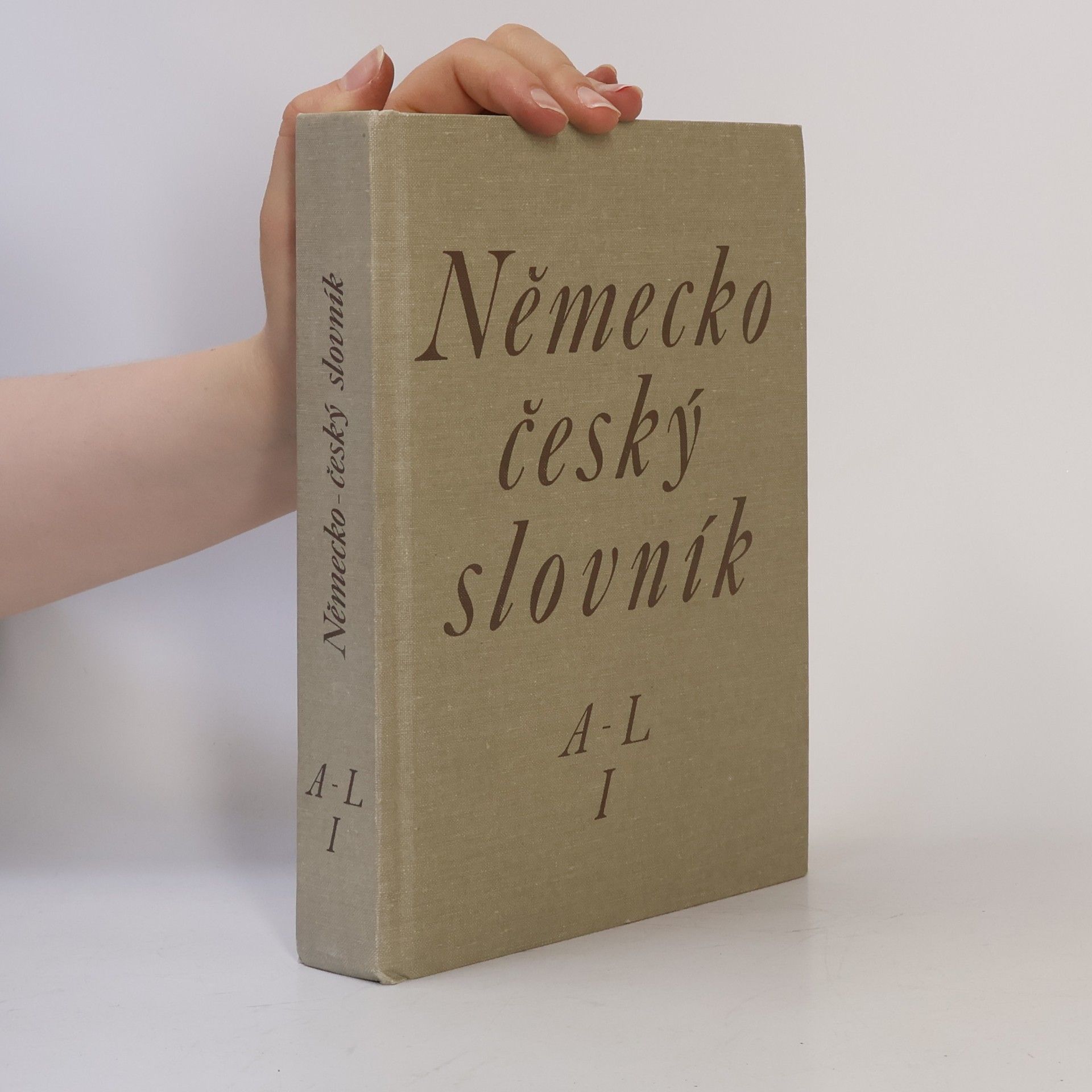Hugo Siebenschein Německo-český slovník. A-L. 1. Díl
