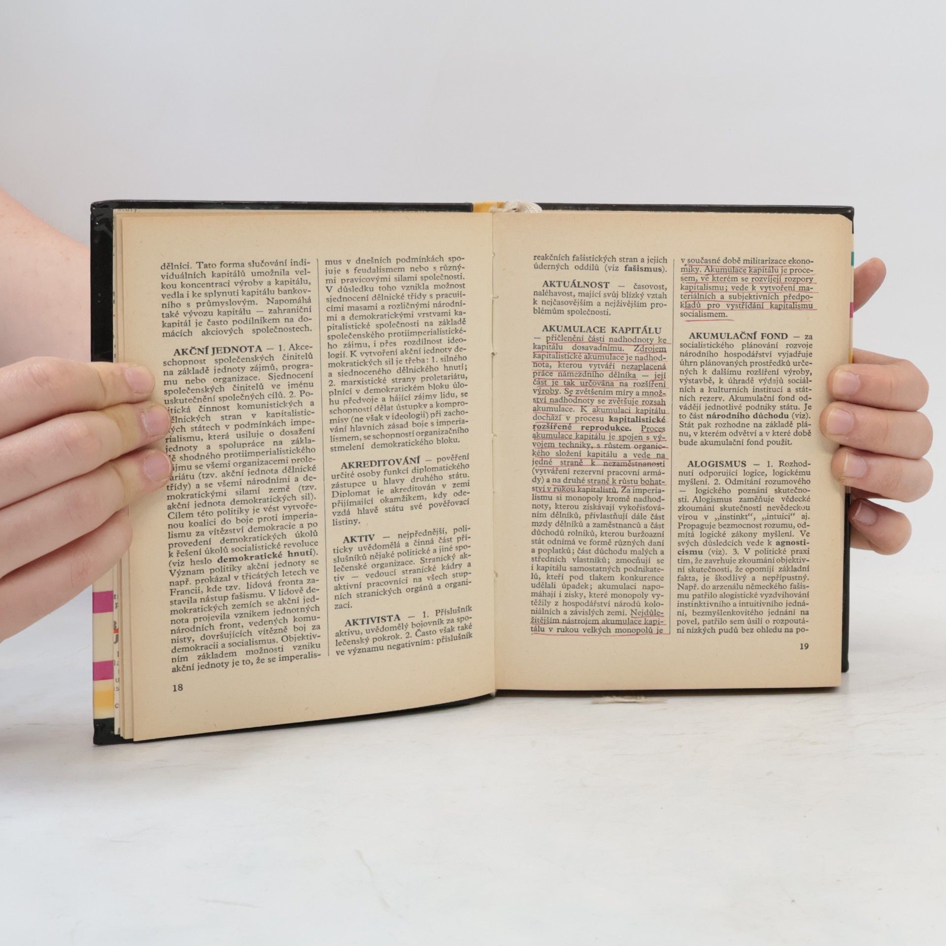 Various authors Populární politický slovník