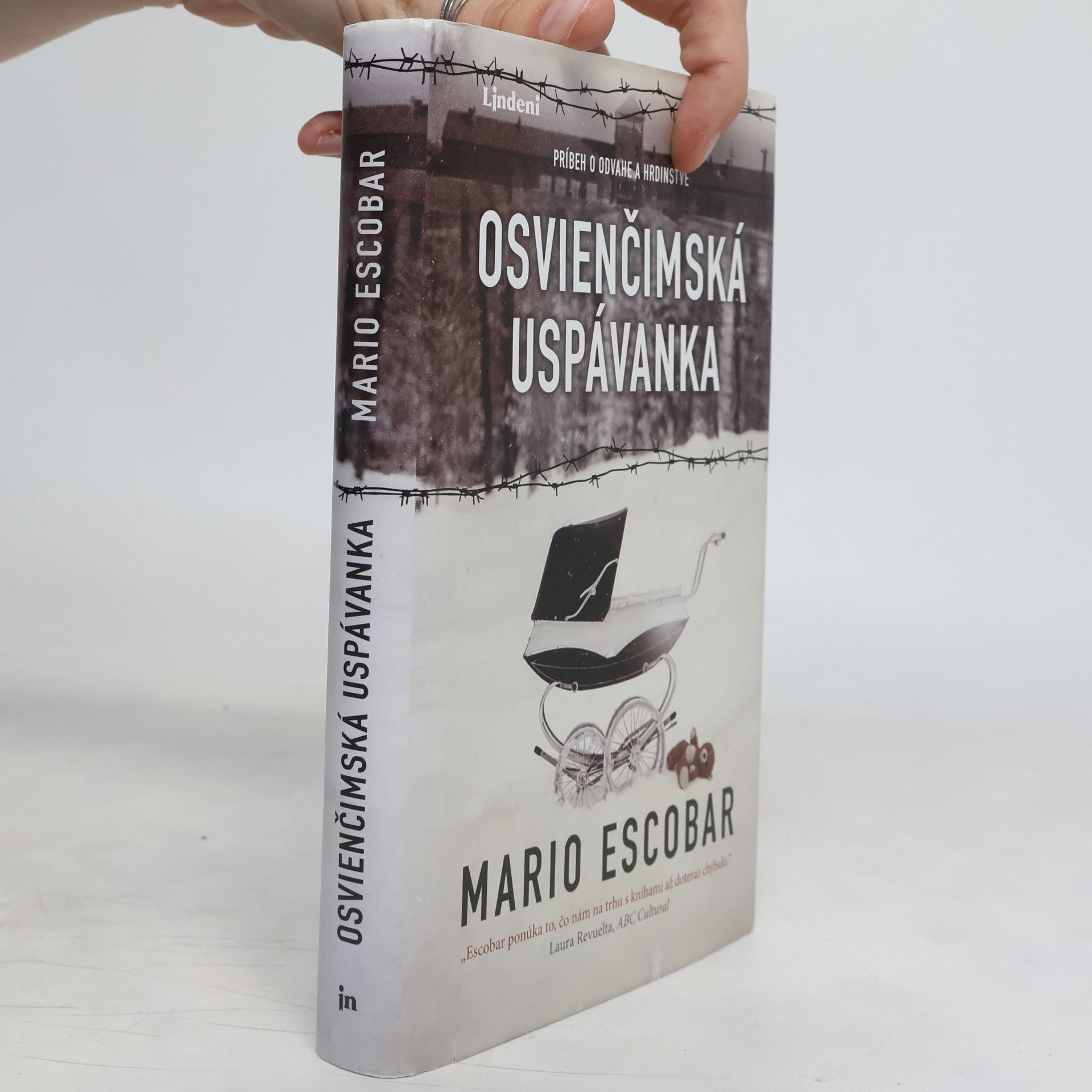 Mario Escobar Golderos Osvienčimská uspávanka