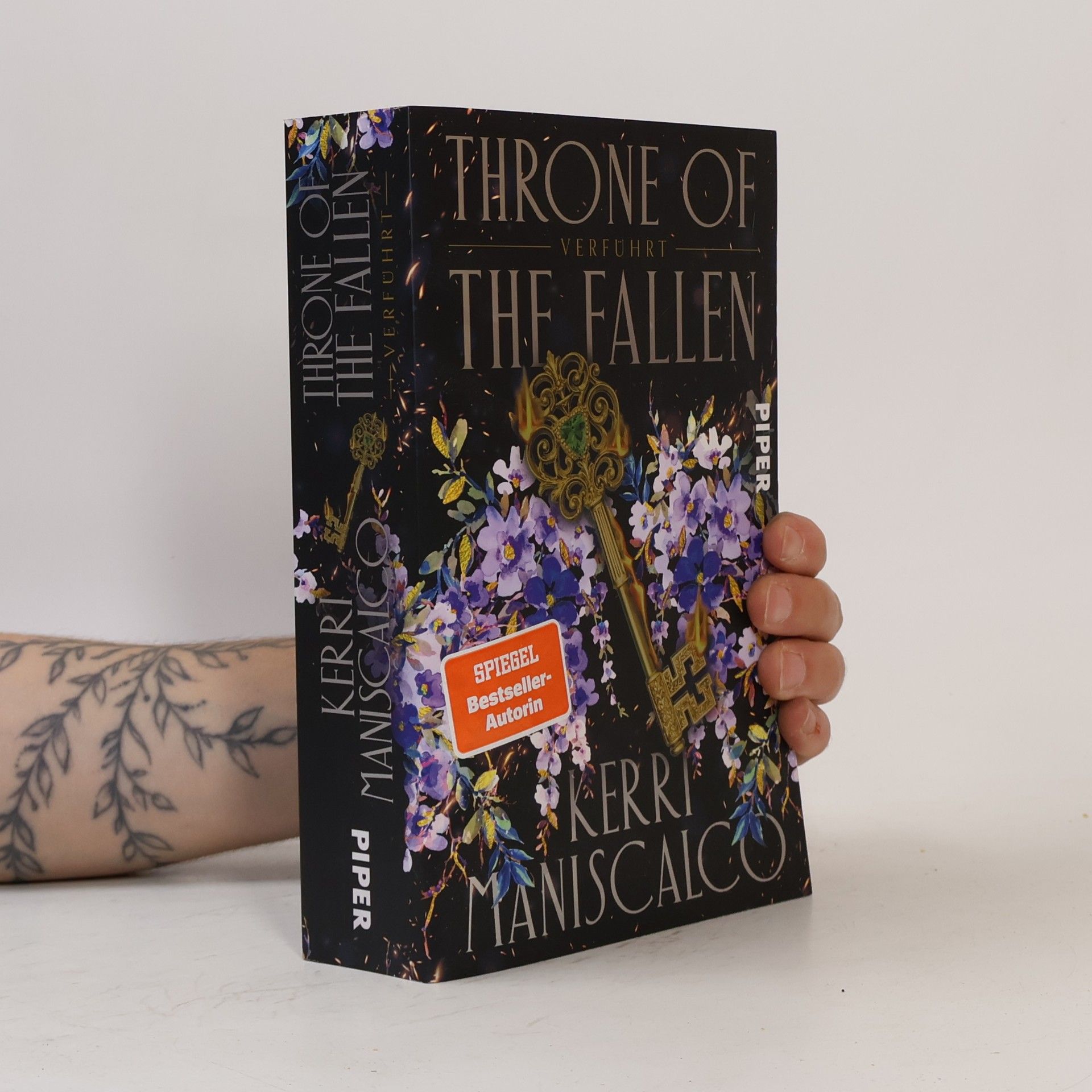 Kerri Maniscalco Throne of the Fallen. Verführt
