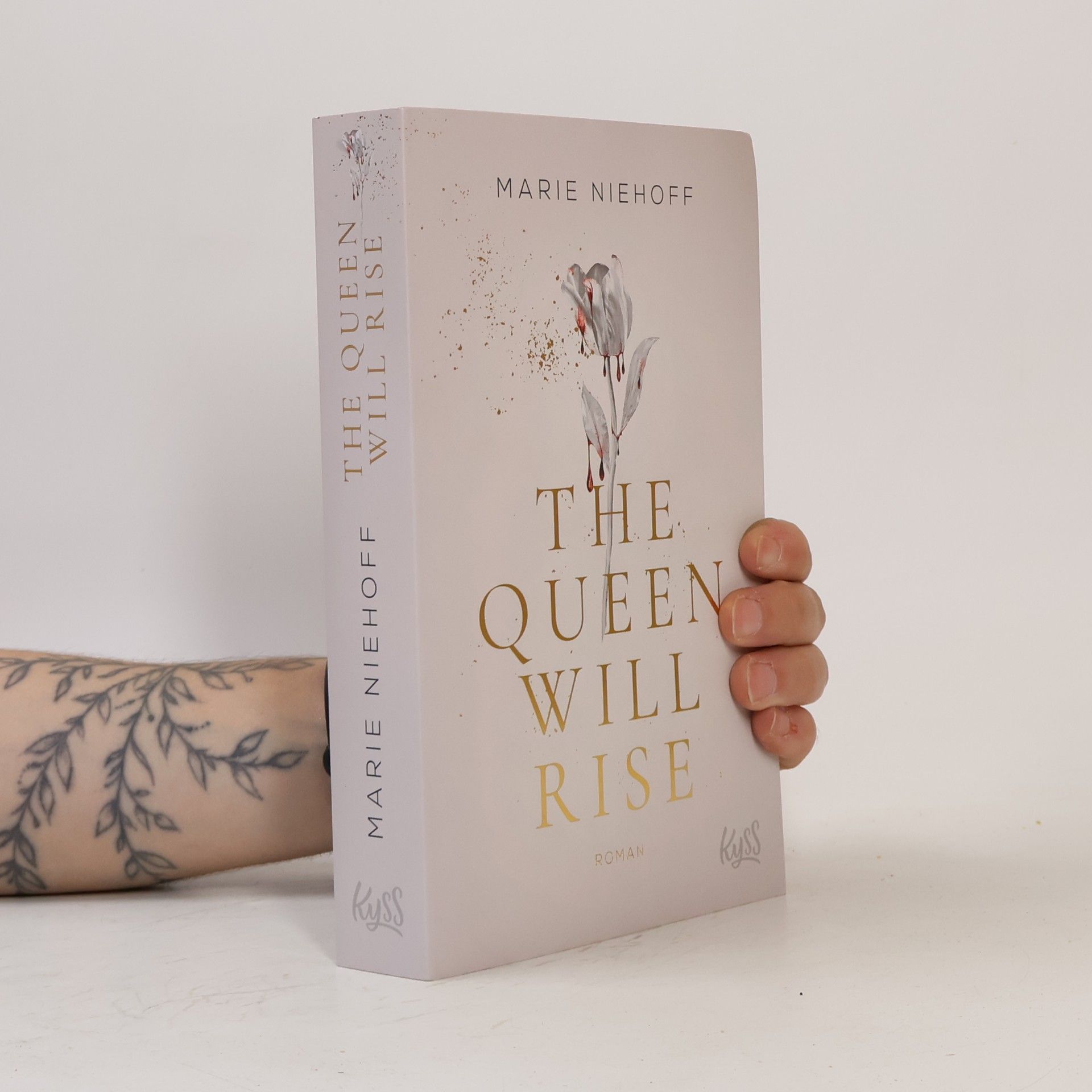 Marie Niehoff The Queen Will Rise