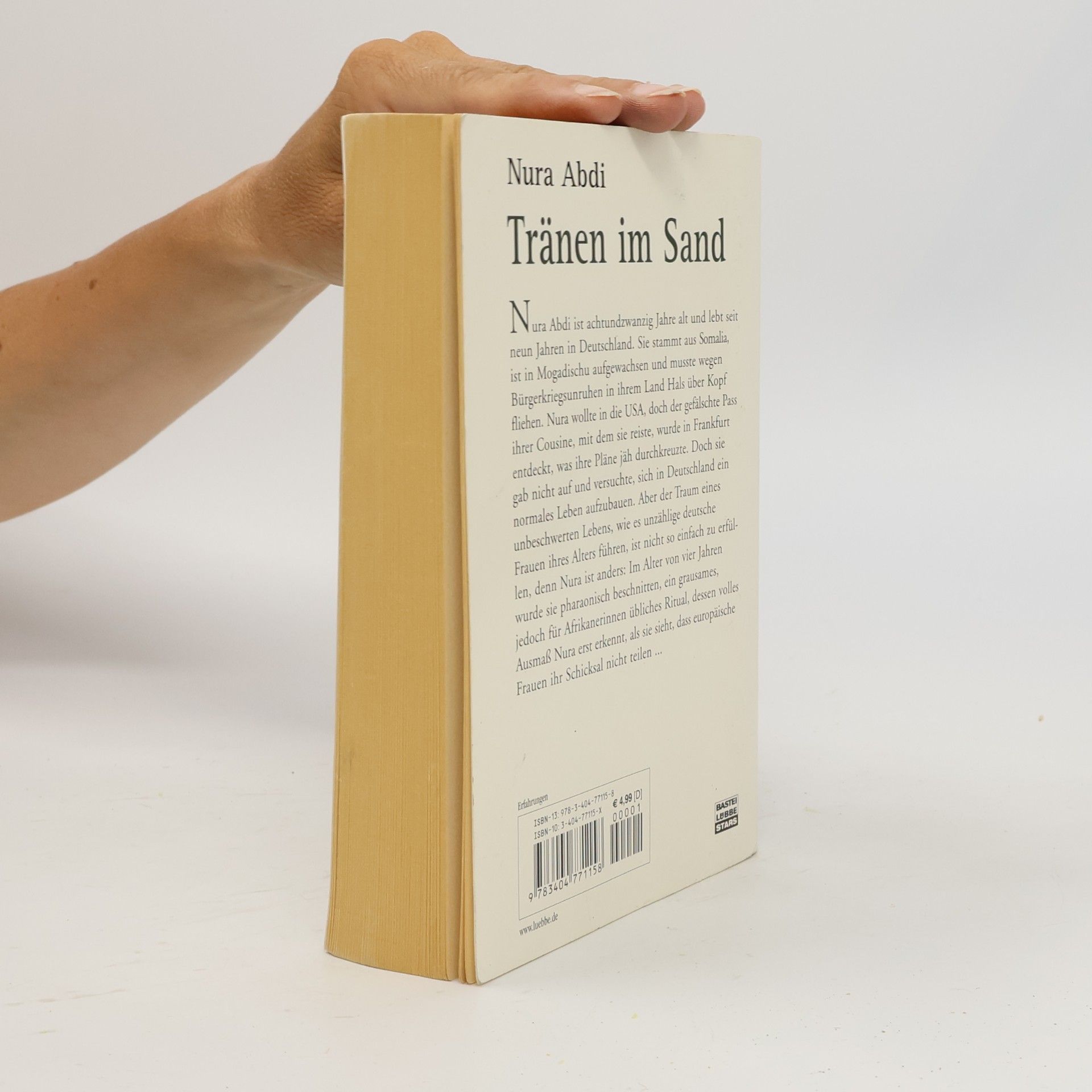 Nura Abdi Tränen im Sand