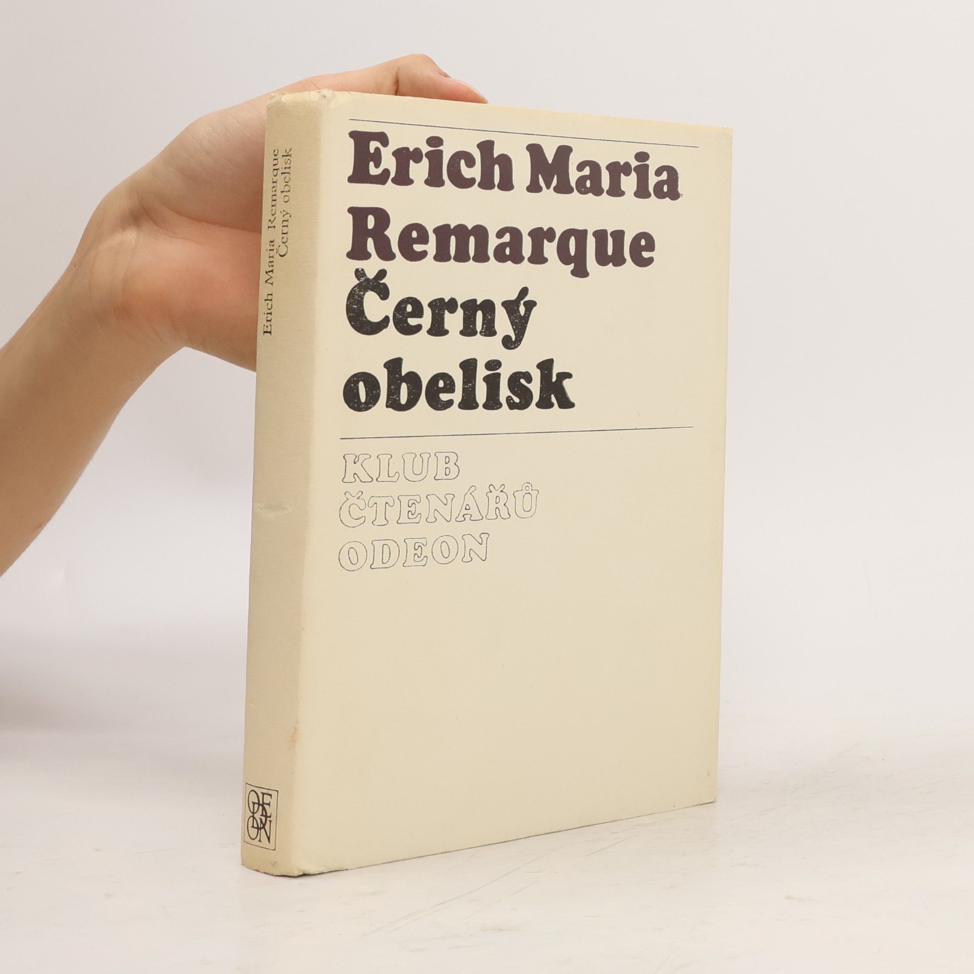 Erich Maria Remarque Černý obelisk