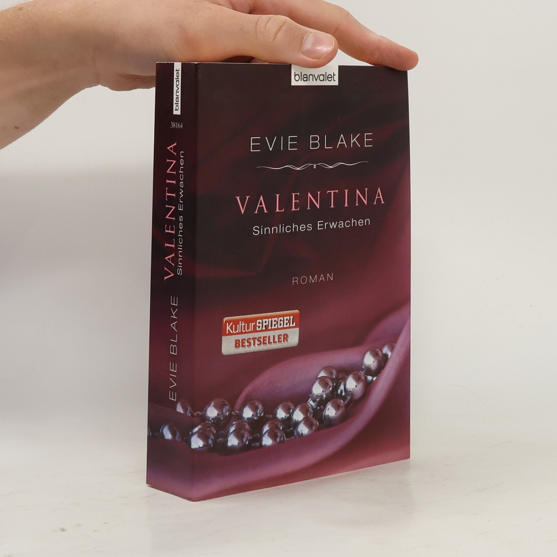 Evie Blake Valentina 1