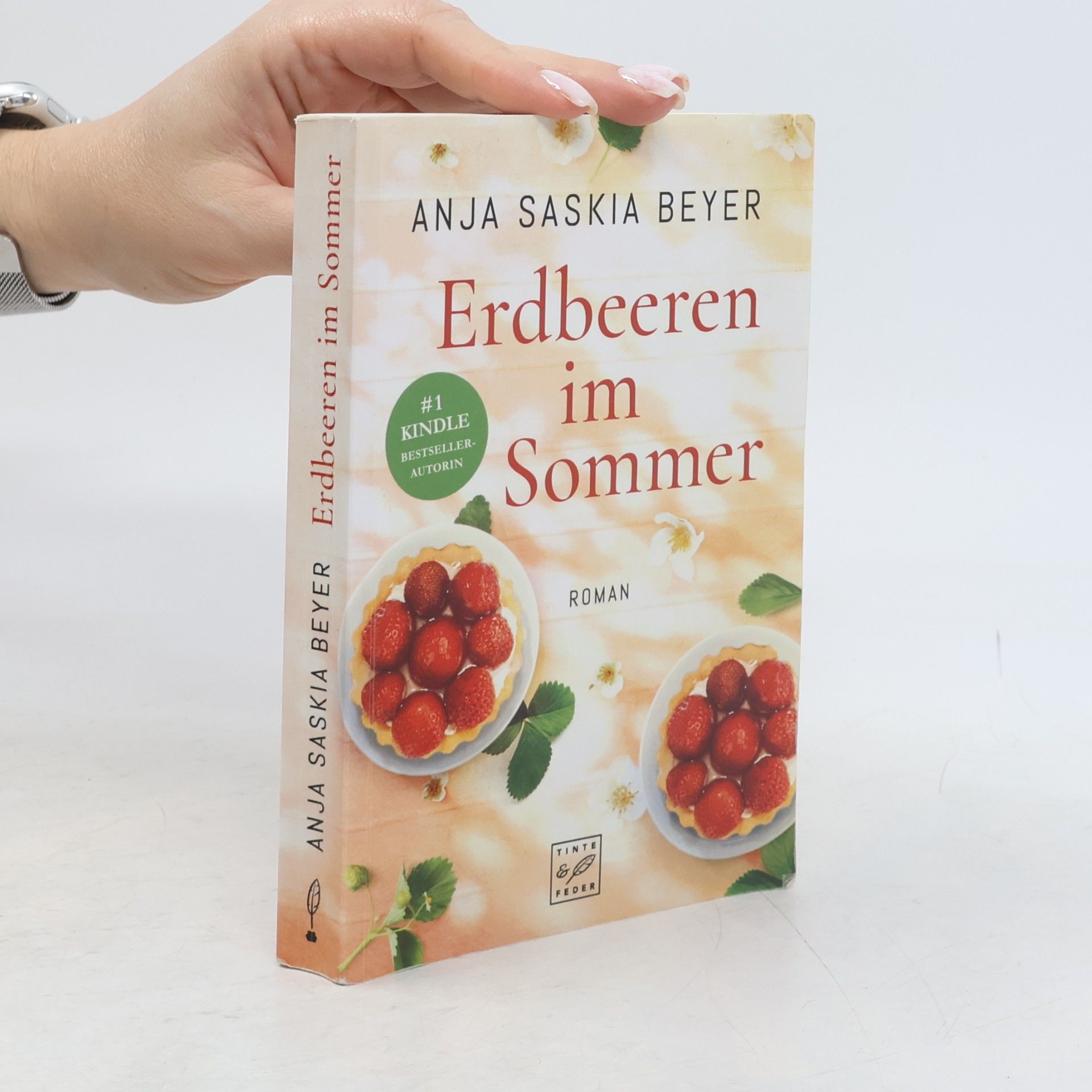 Anja Saskia Beyer Erdbeeren im Sommer