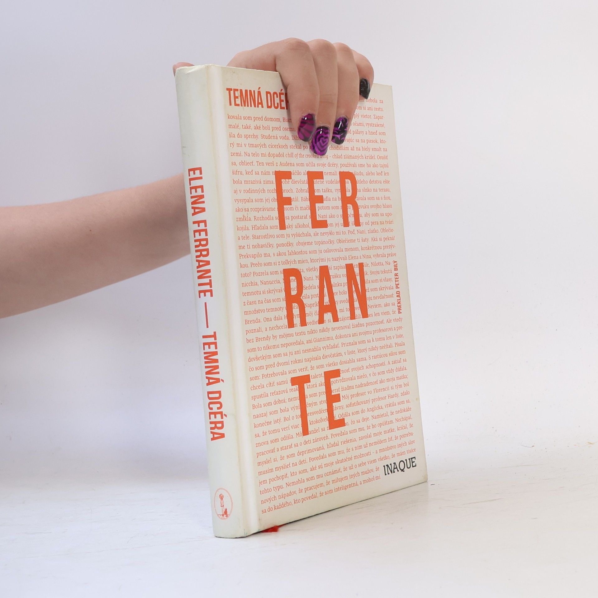 Elena Ferrante Temná dcéra