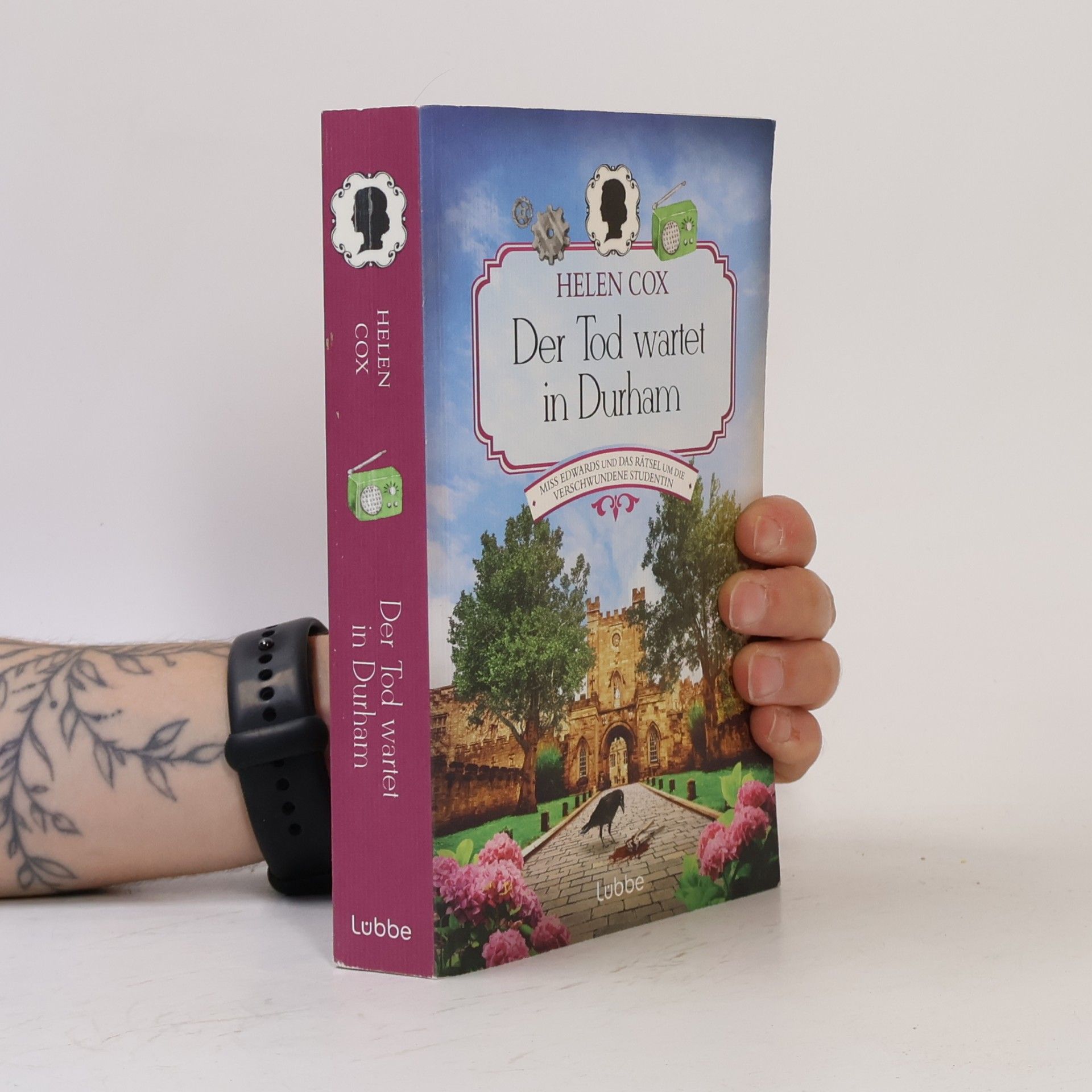 Helen Cox Der Tod wartet in Durham. Miss Edwards und das Rätsel um die verschwundene Studentin. Kriminalroman