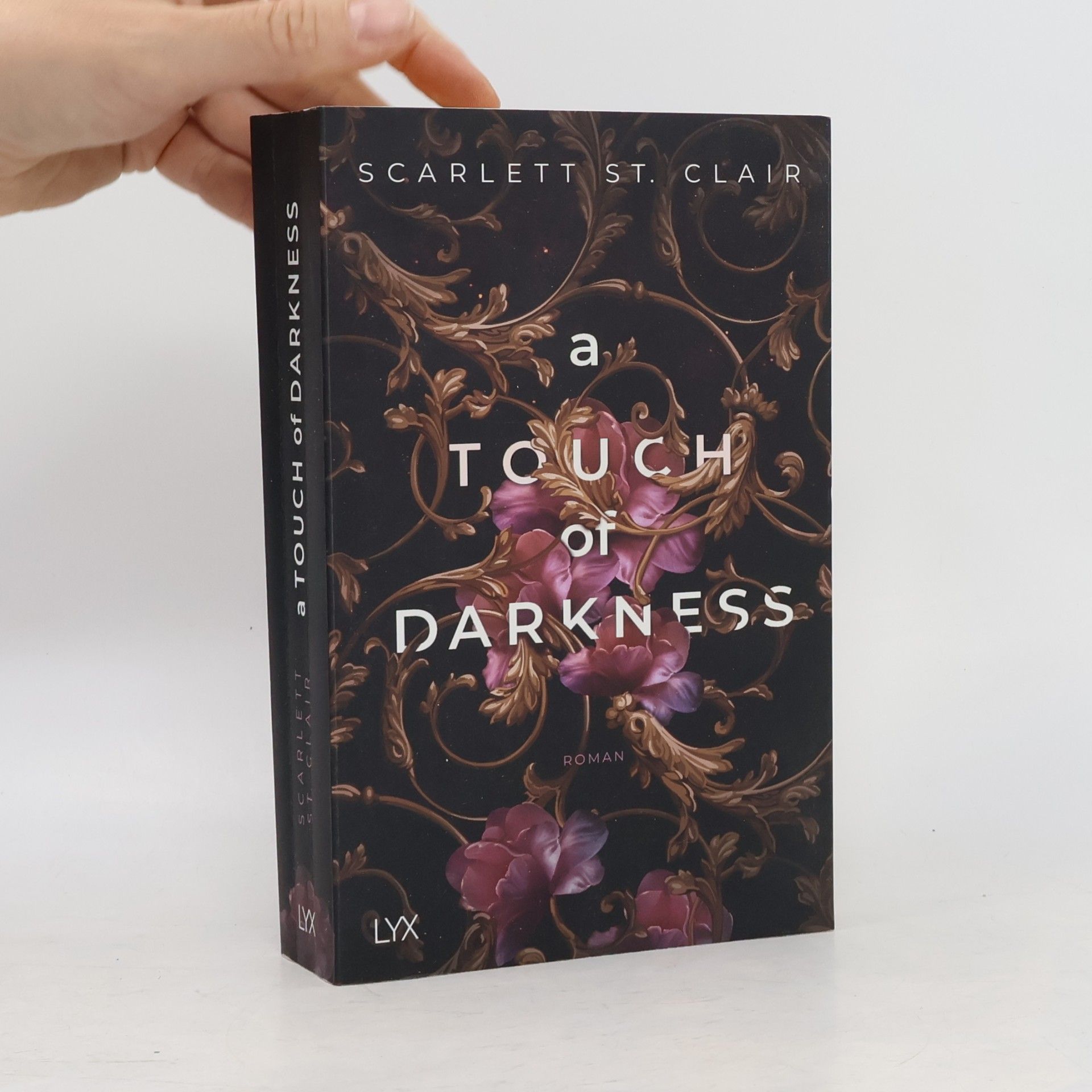 Scarlett St. Clair A Touch of Darkness