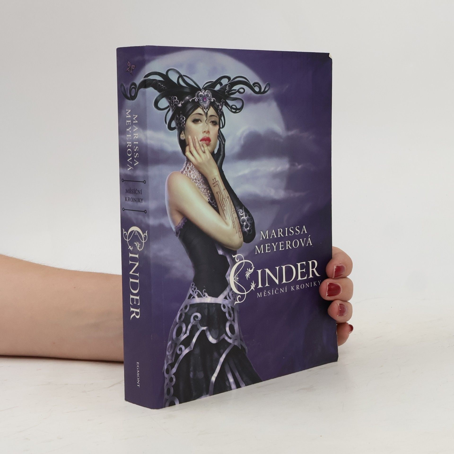 Marissa Meyer Měsíční kroniky - Cinder (1. díl série)