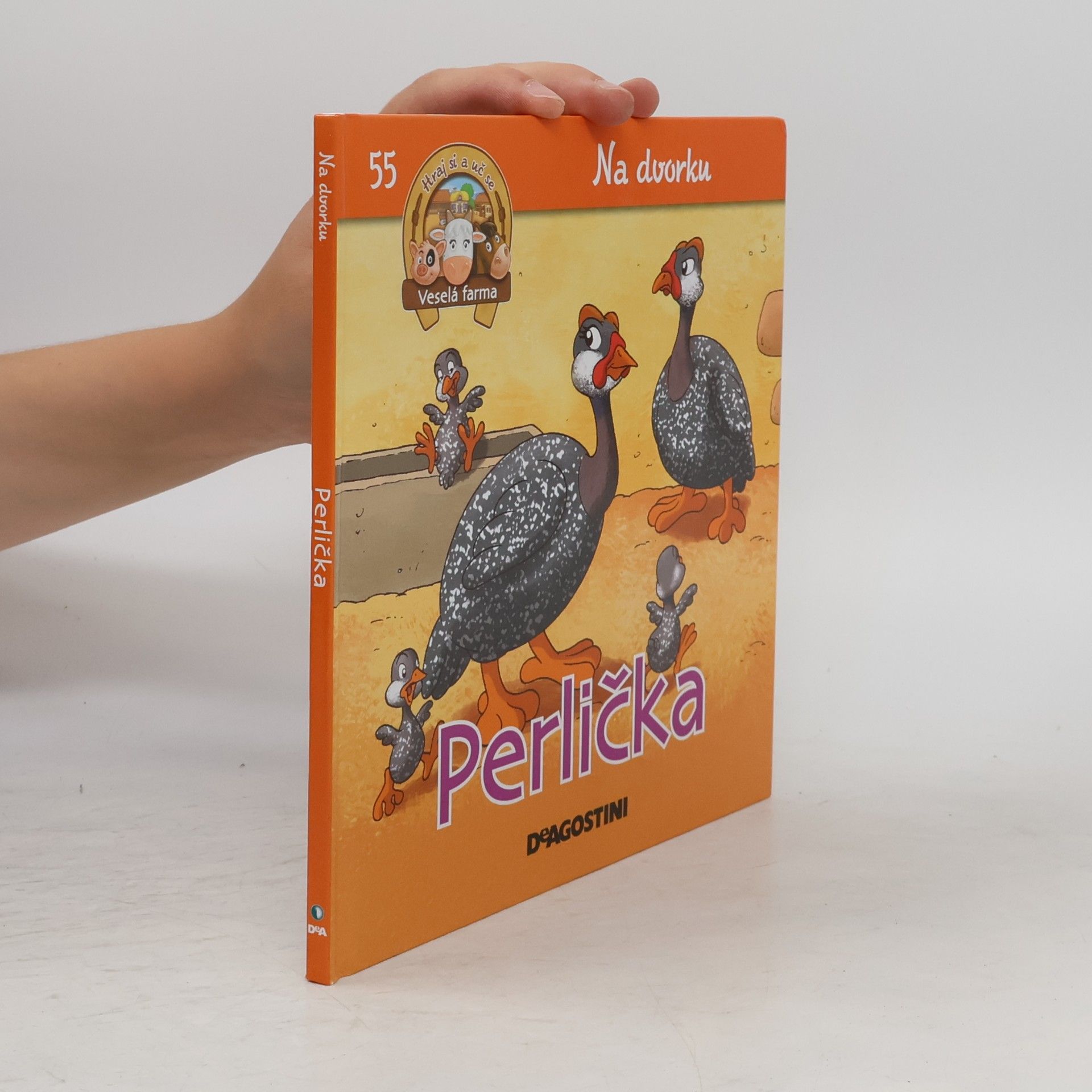 Na dvorku 55. Perlička