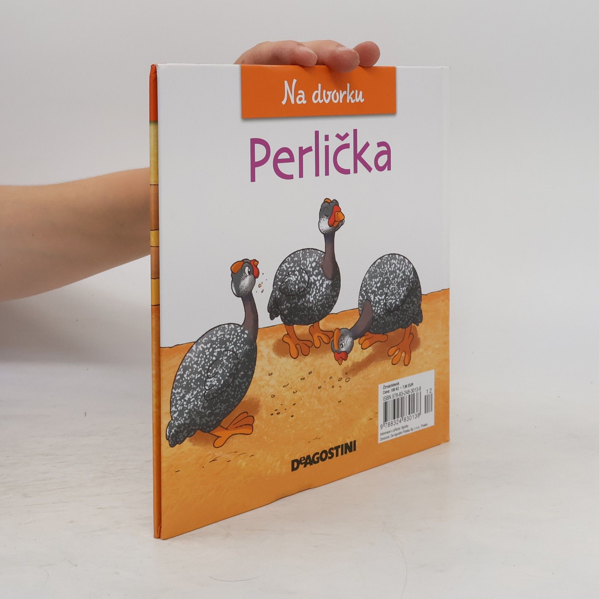 Amelia Bruni Na dvorku 55. Perlička