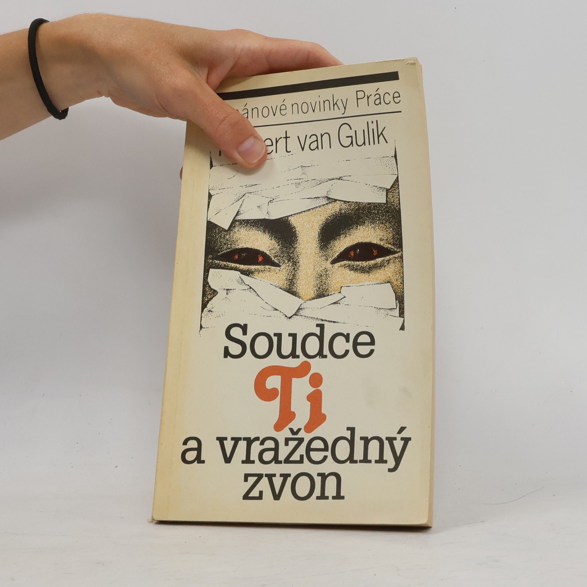Robert van Gulik Soudce Ti a vražedný zvon