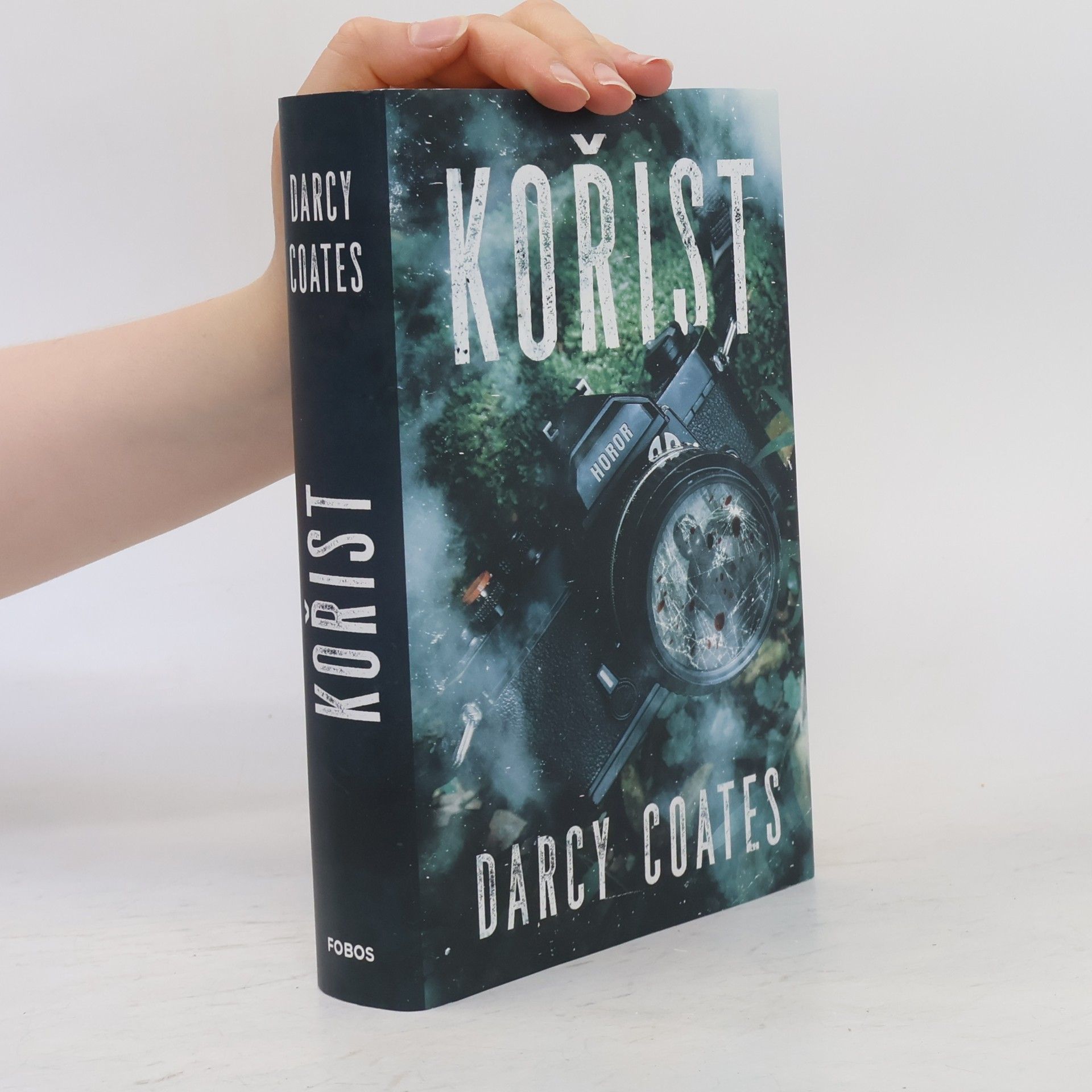 Darcy Coates Kořist