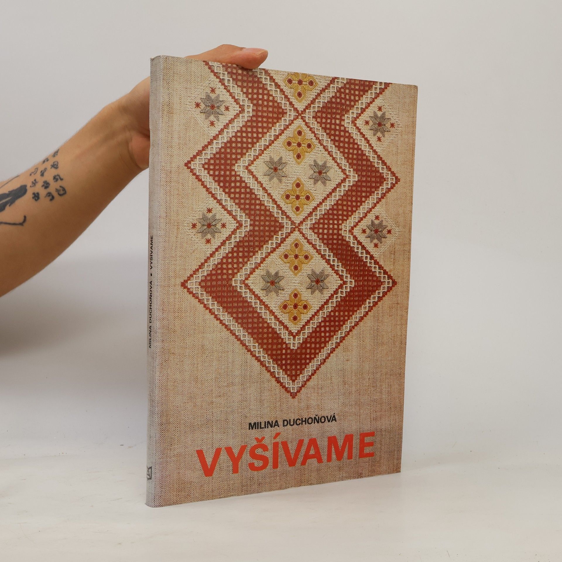 Milina Duchoňová Vyšívame