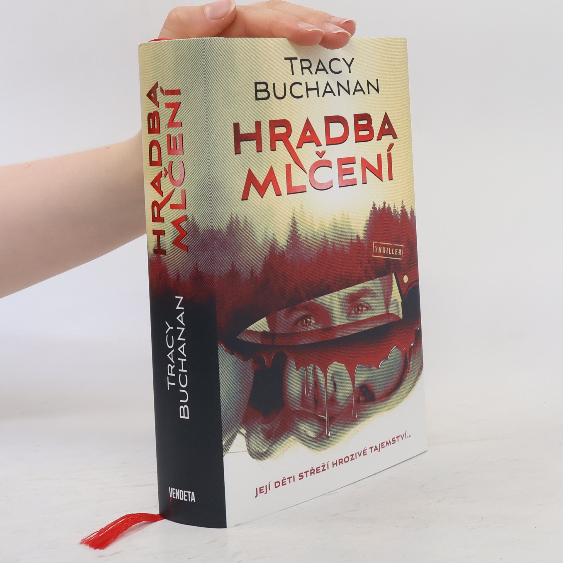 Tracy Buchanan Hradba mlčení