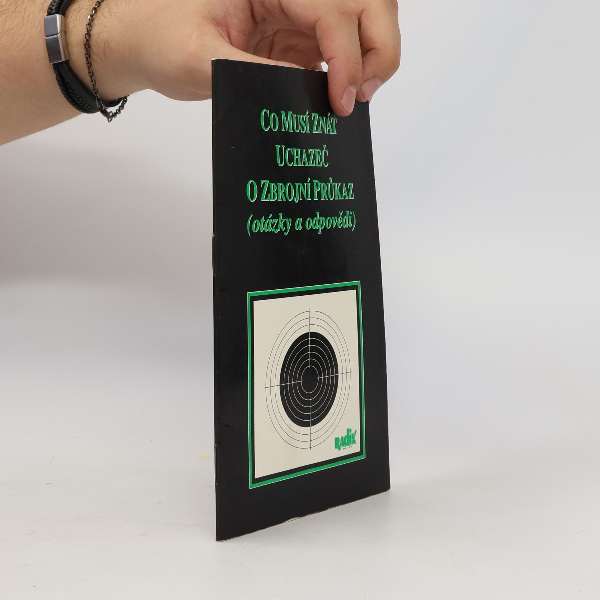 Autorenkollektiv Co musí znát uchazeč o zbrojní průkaz : (otázky a odpovědi)