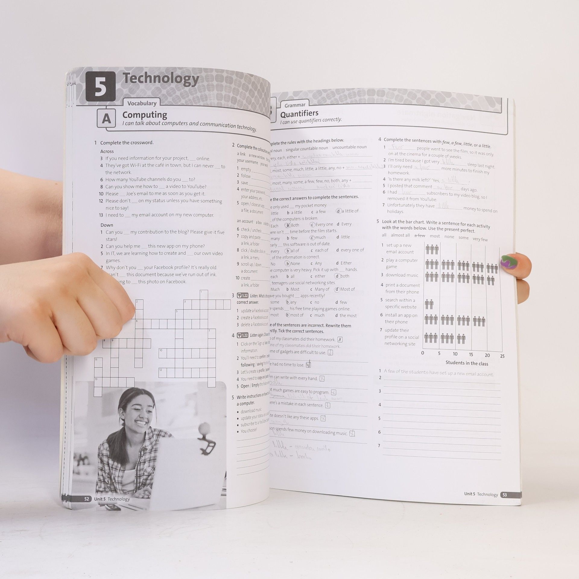 Kolektív autorov Maturita Solutions: Intermediate - Workbook
