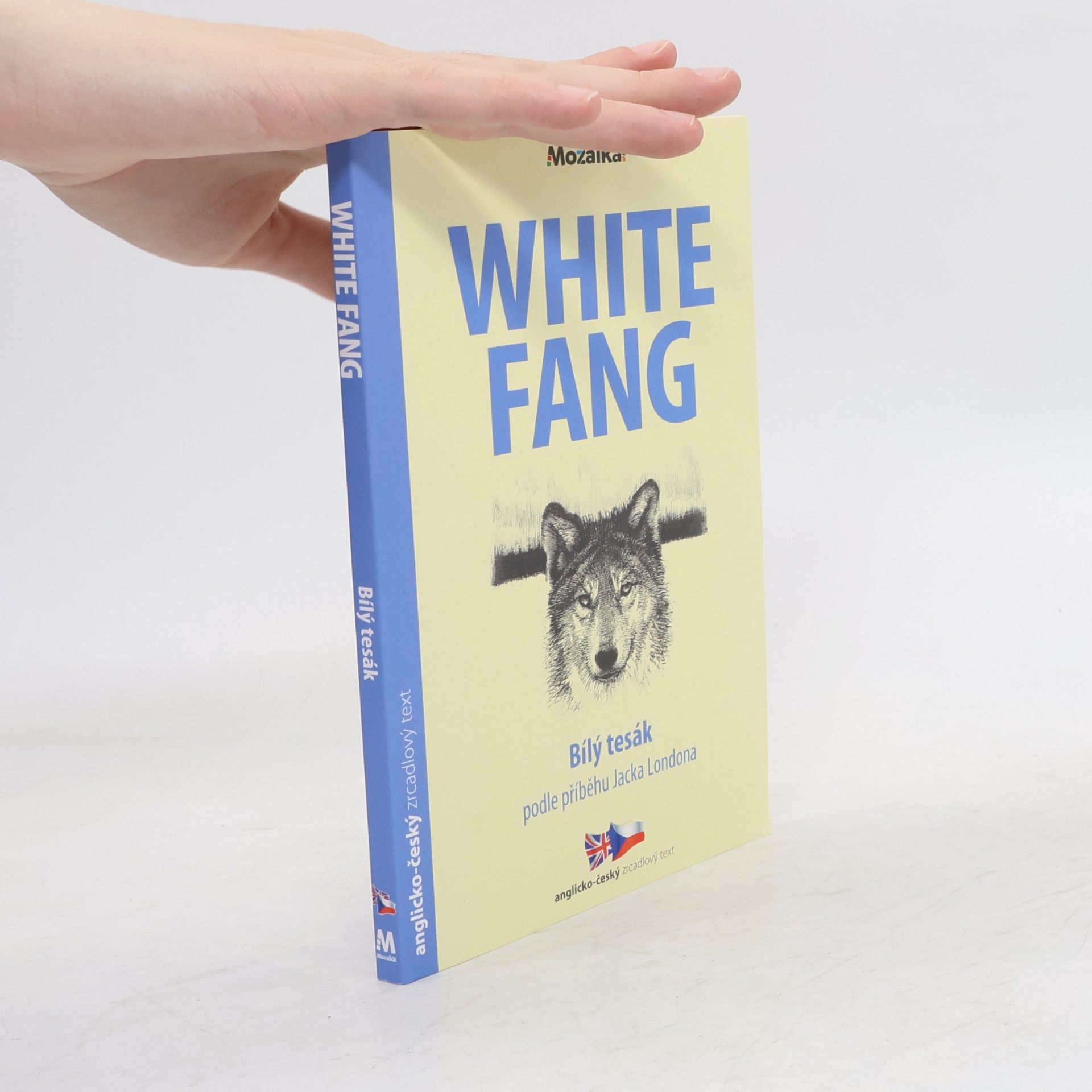 Caroline Castle White fang. Bílý tesák