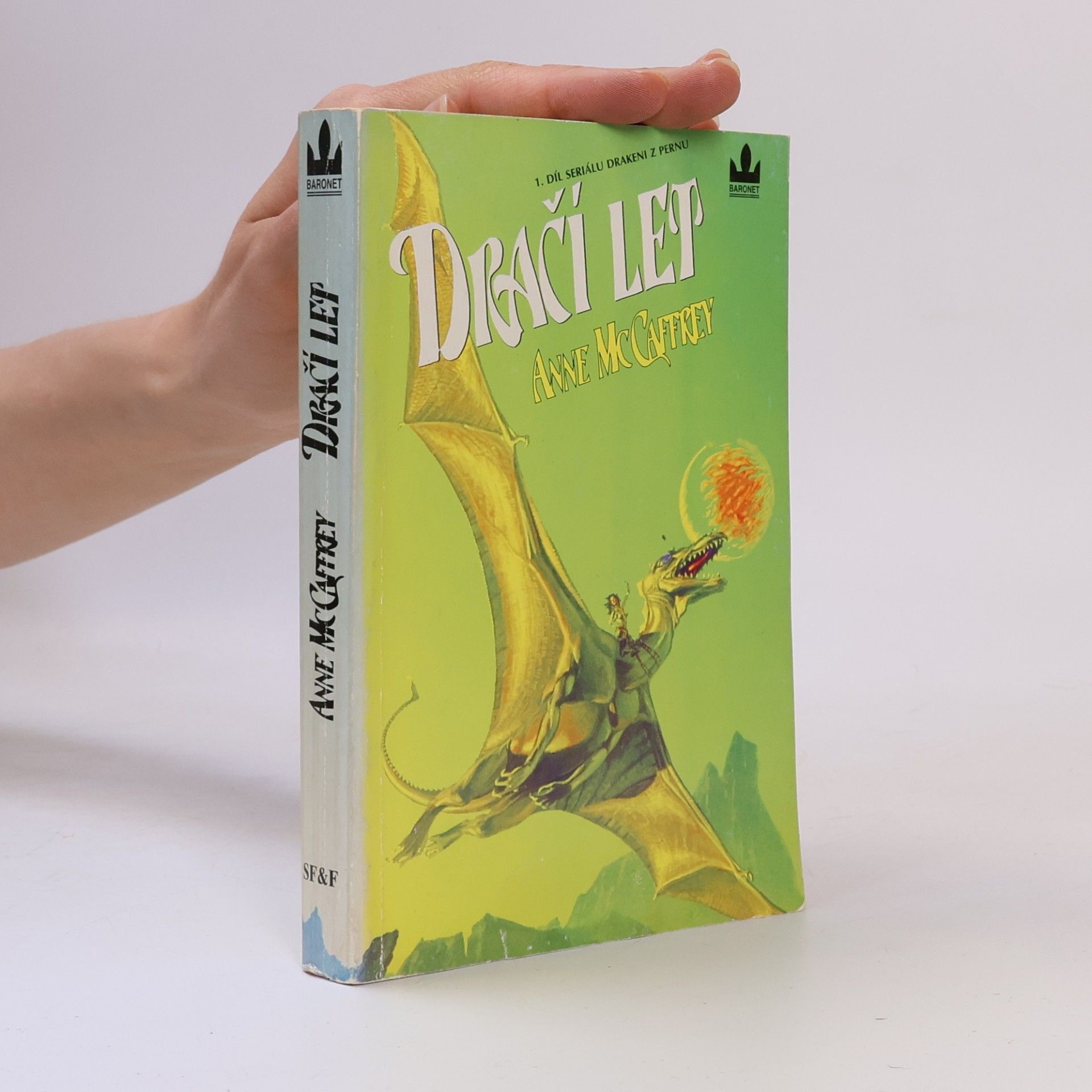 Anne McCaffrey Drakeni z Pernu 1. Dračí let