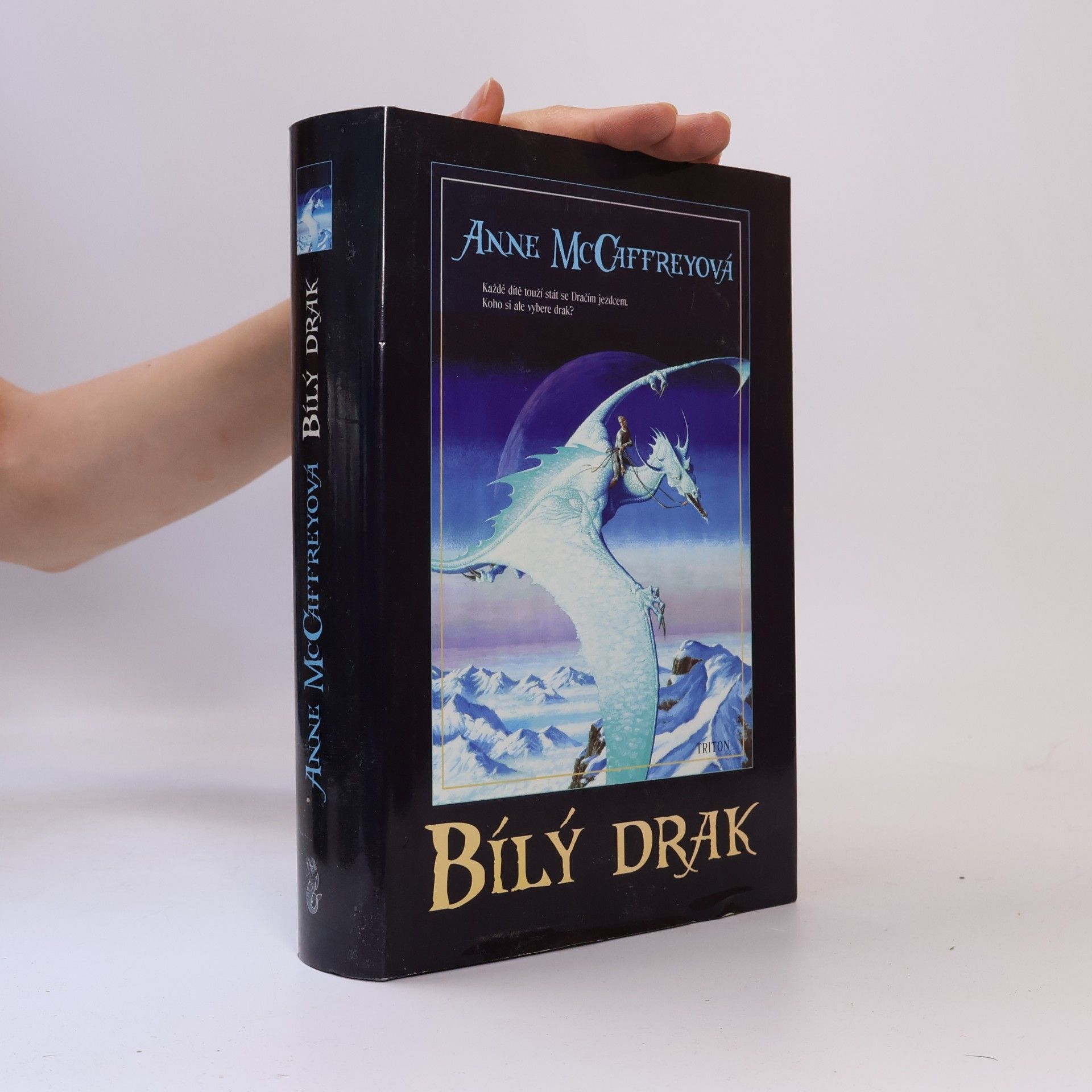 Anne McCaffrey Bílý drak