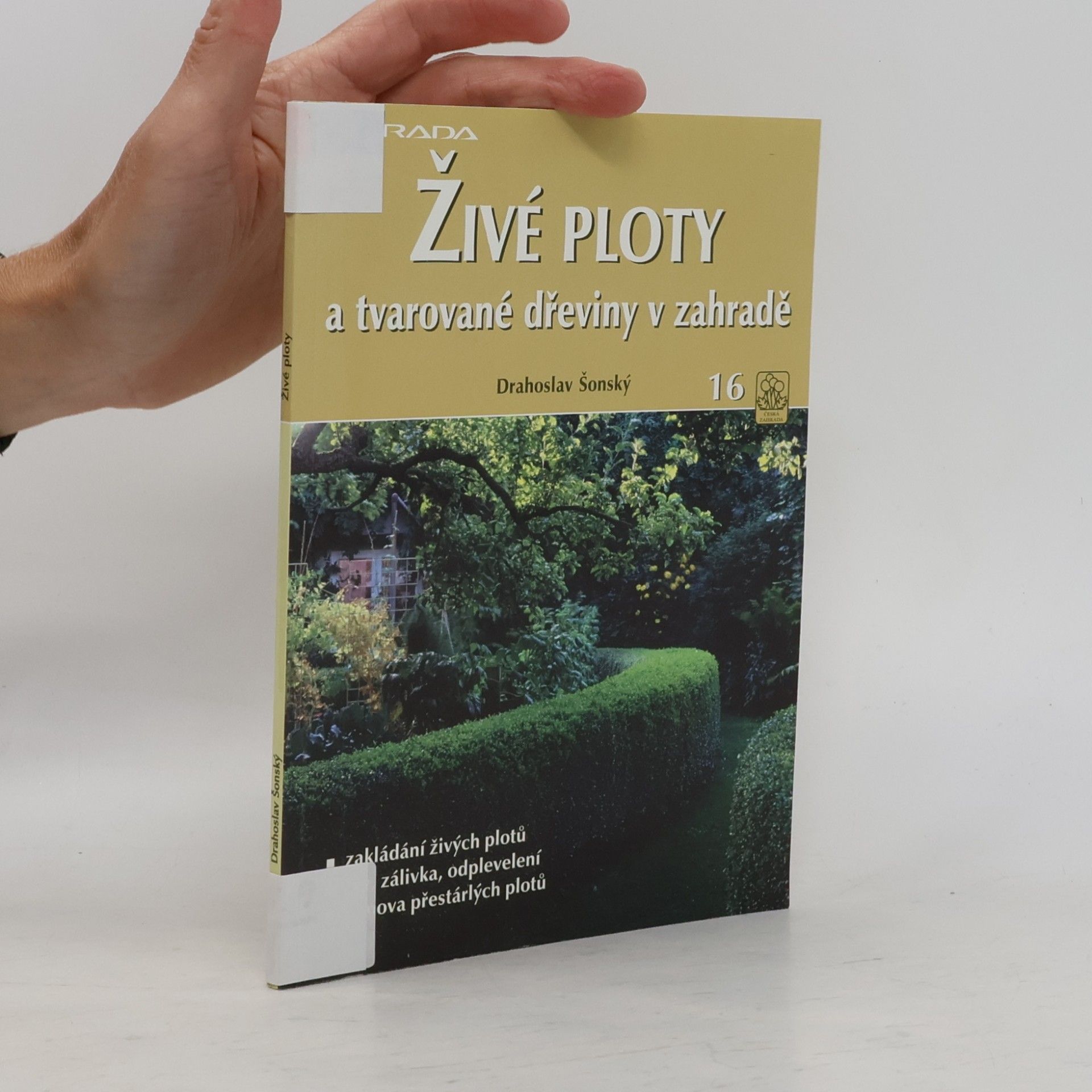 Drahoslav Šonský Živé ploty a tvarované dřeviny v zahradě