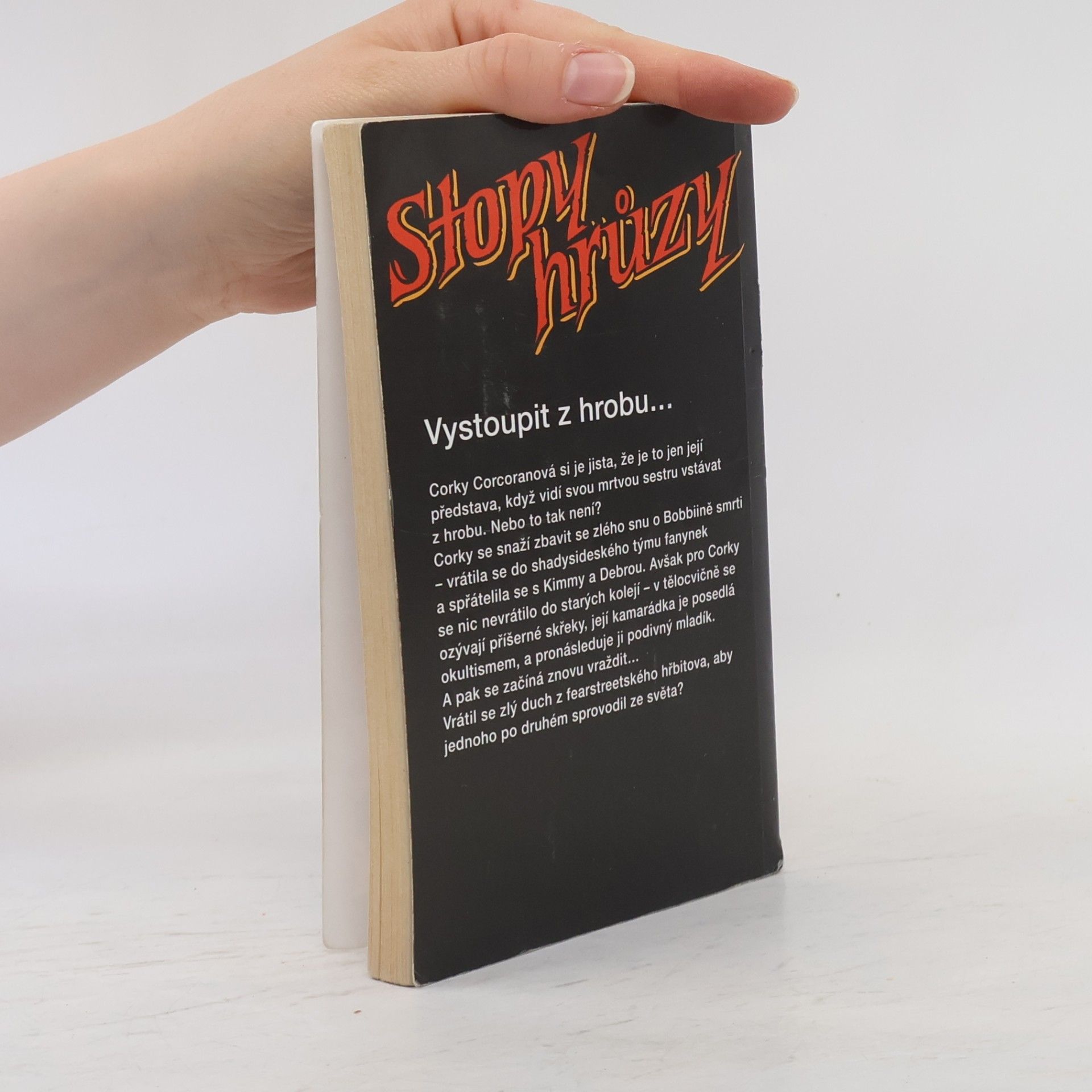 R. L. Stine Smrt ze záhrobí. Stopy hrůzy 39