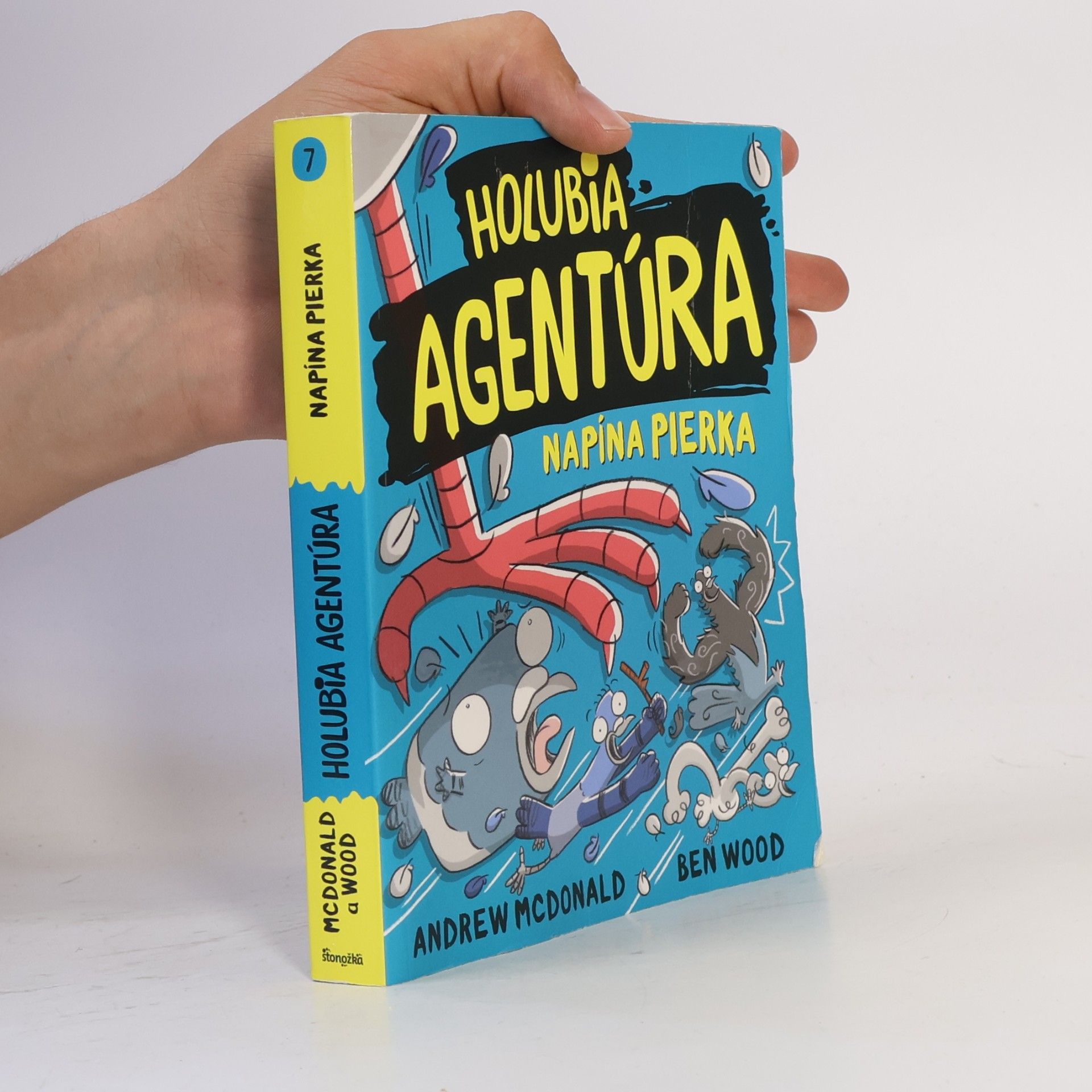Holubia agentúra 7. Napína pierka