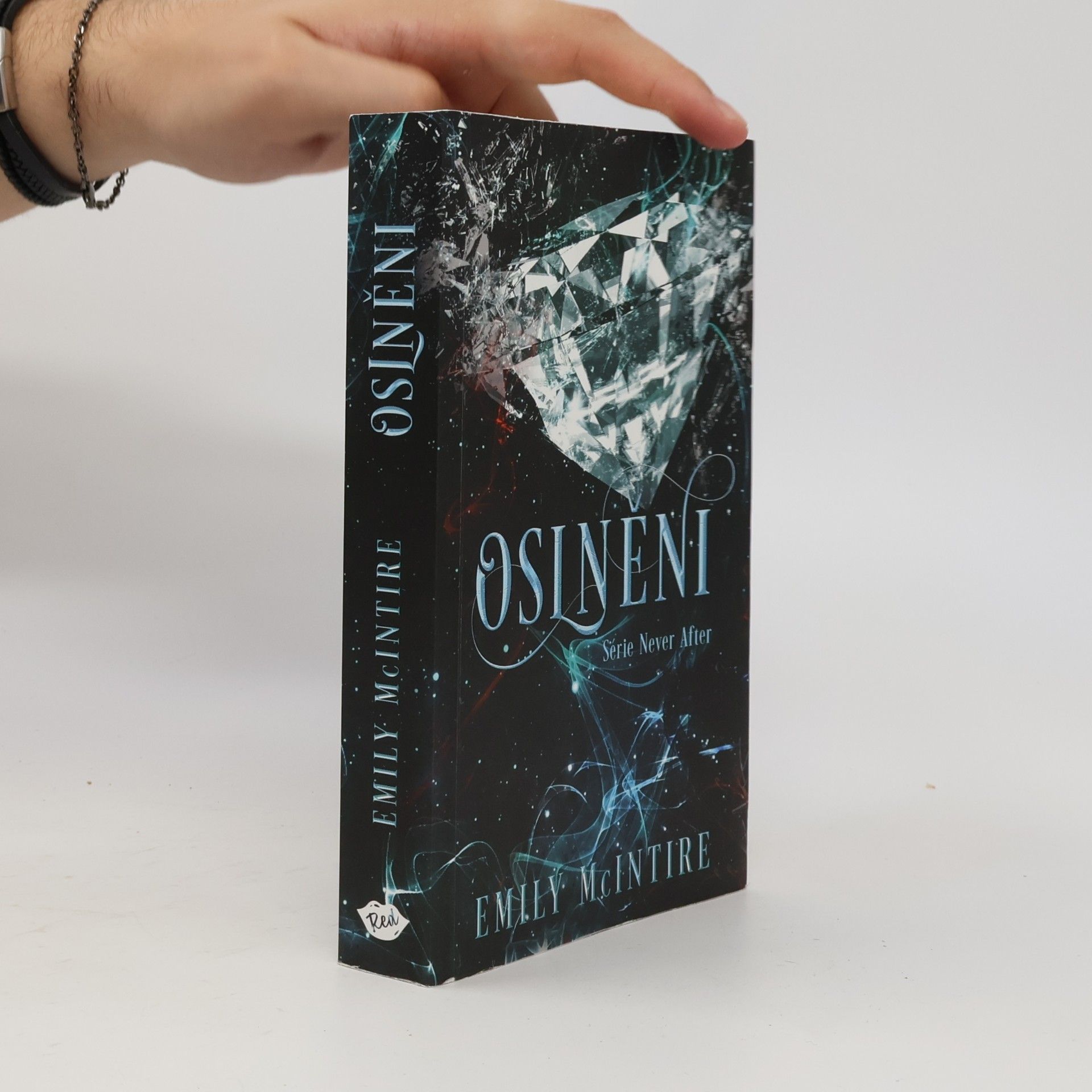 Emily McIntire Oslněni